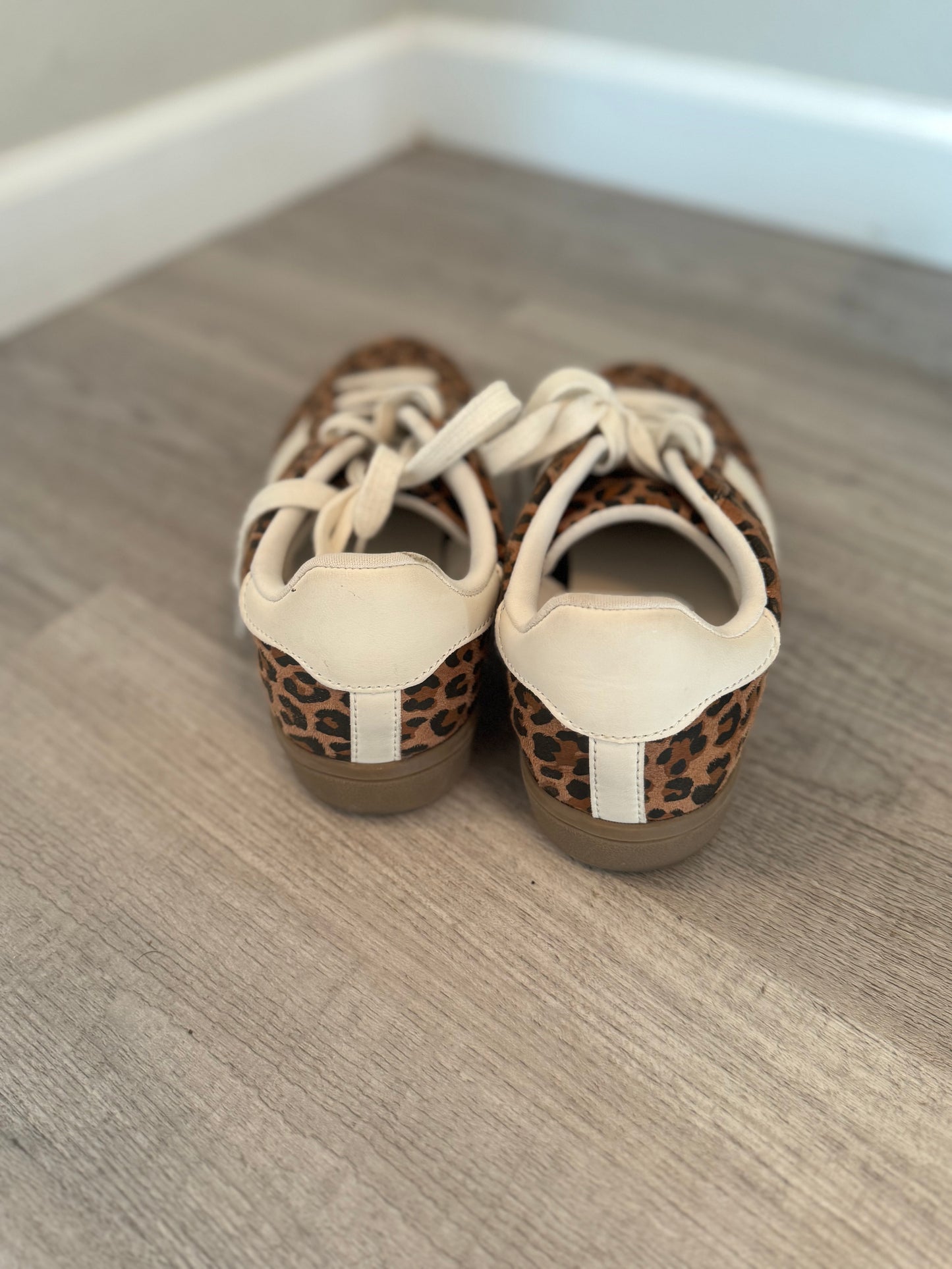 Universal Thread Leopard Sneakers Women’s Size 7