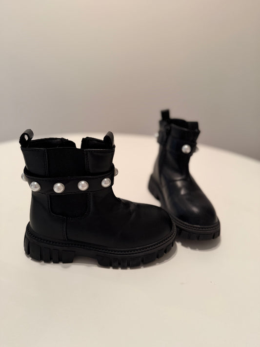 Black toddler pearl boots size 10