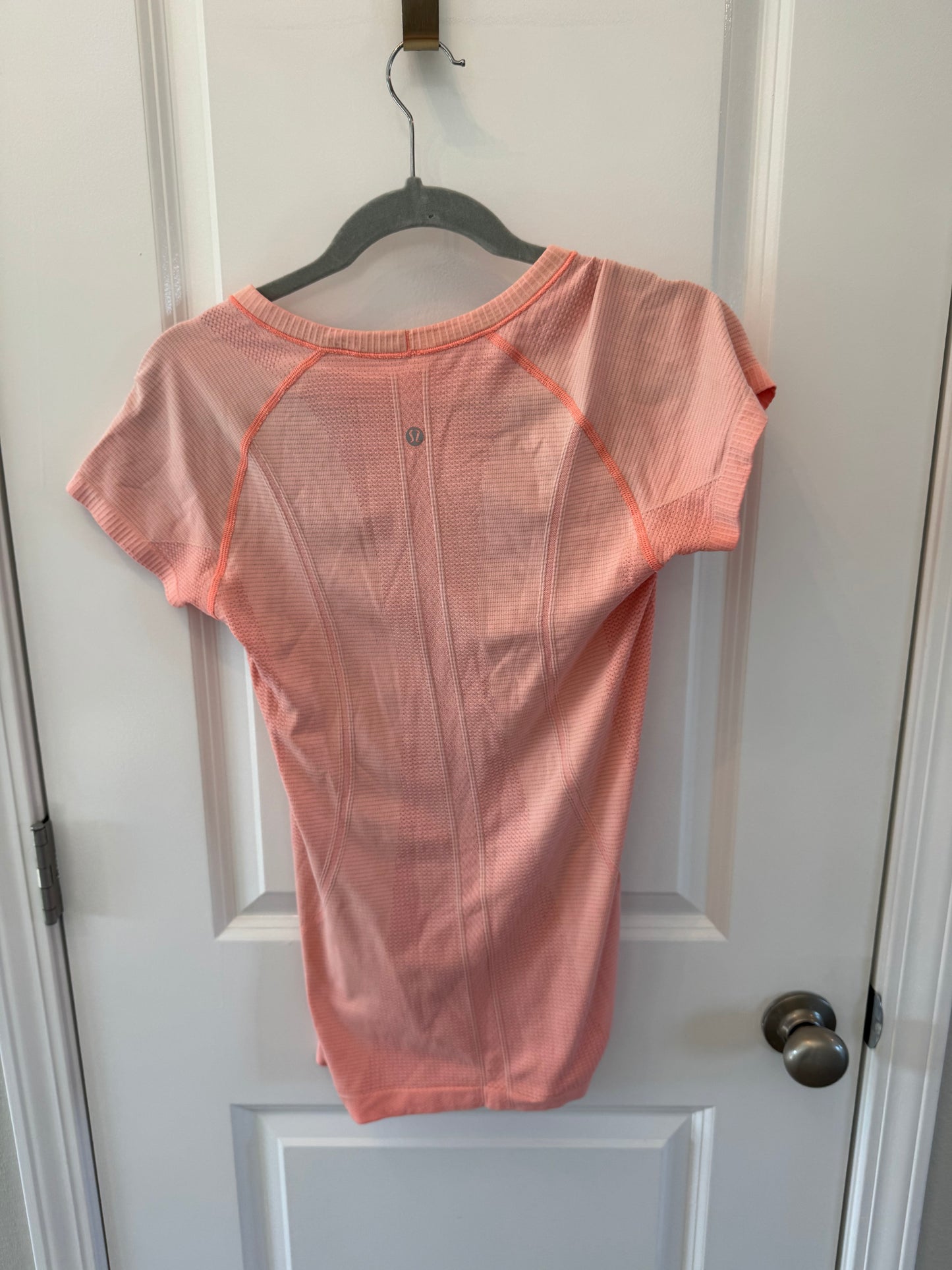 Lululemon Swiftly Tee Women’s Size 8 Pink