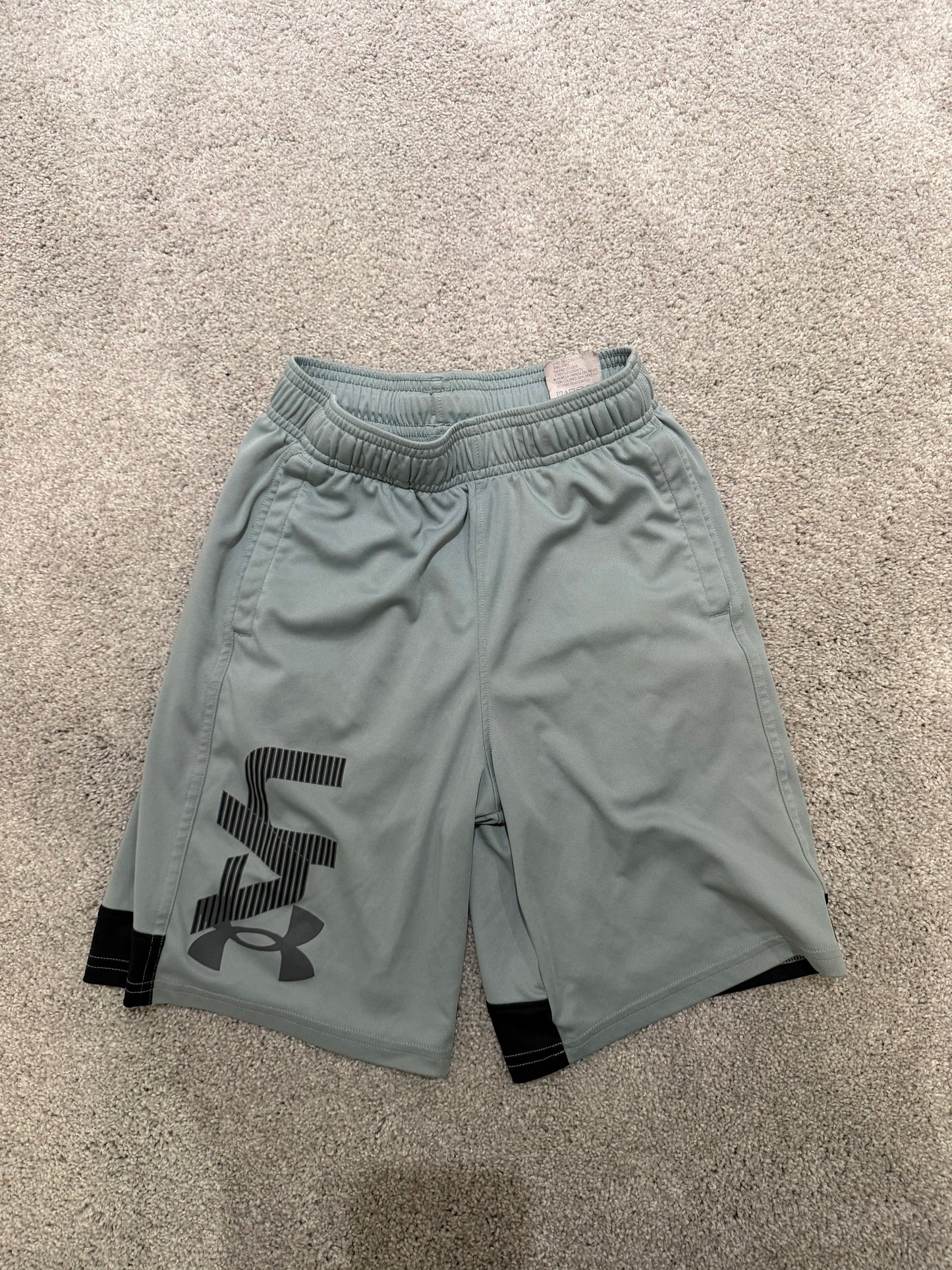 Under Armour Basketball Shorts Youth Size Medium Gray