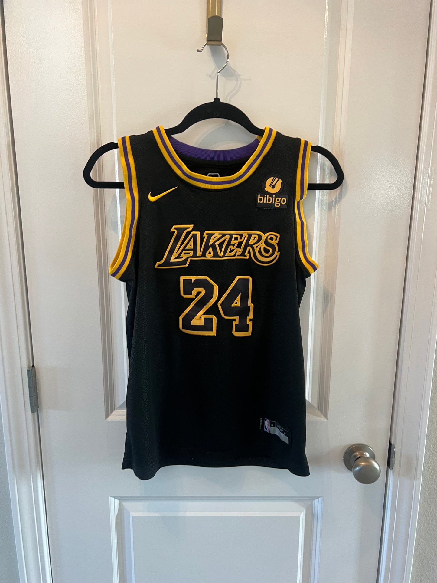 Nike Kobe Bryant NBA LA Lakers Jersey Youth Boy’s Size Medium Black