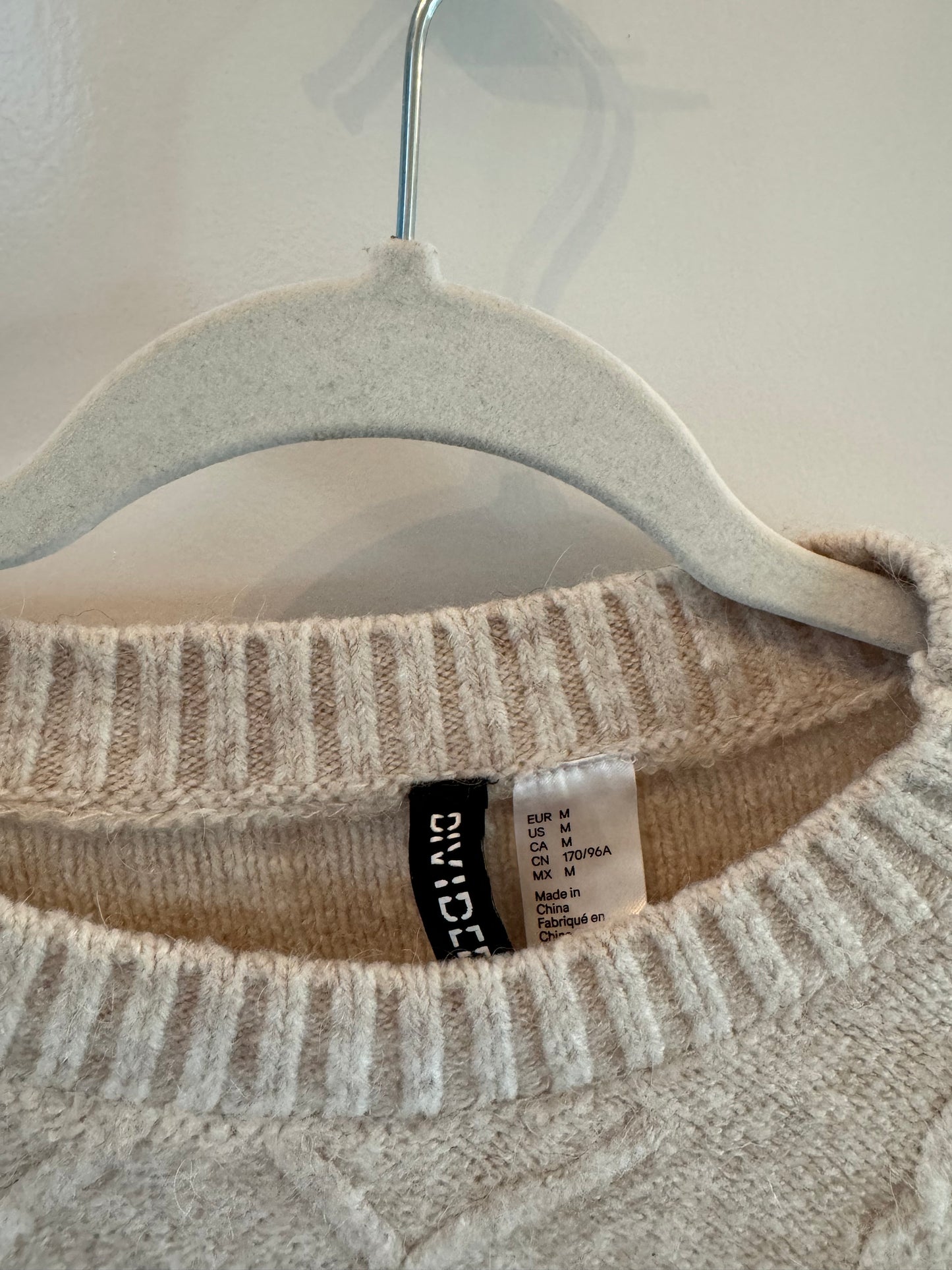 H&M Sweater Size Medium