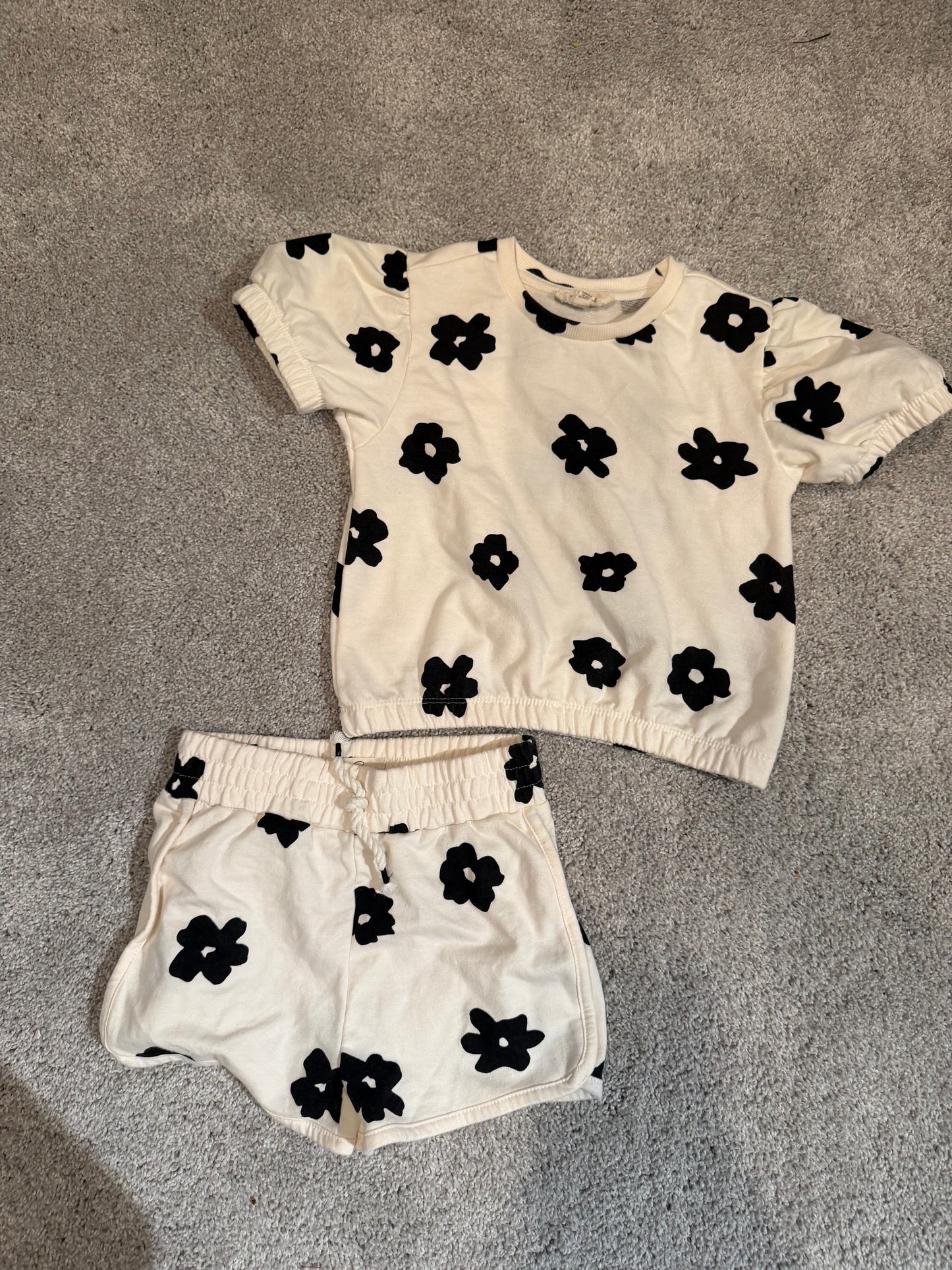 Jessica Simpson set size 4