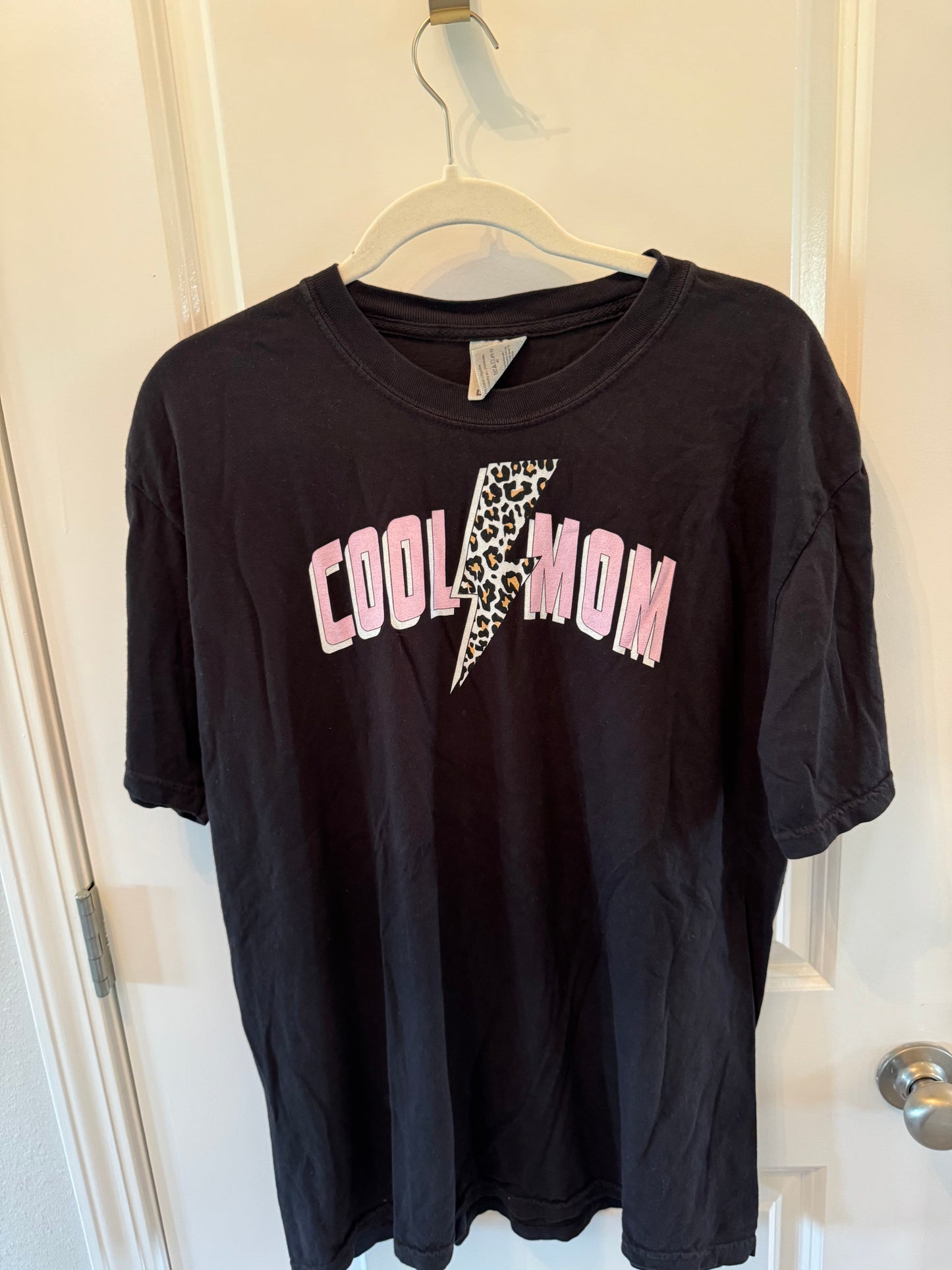 Women’s Cool Mom Tee Size Large