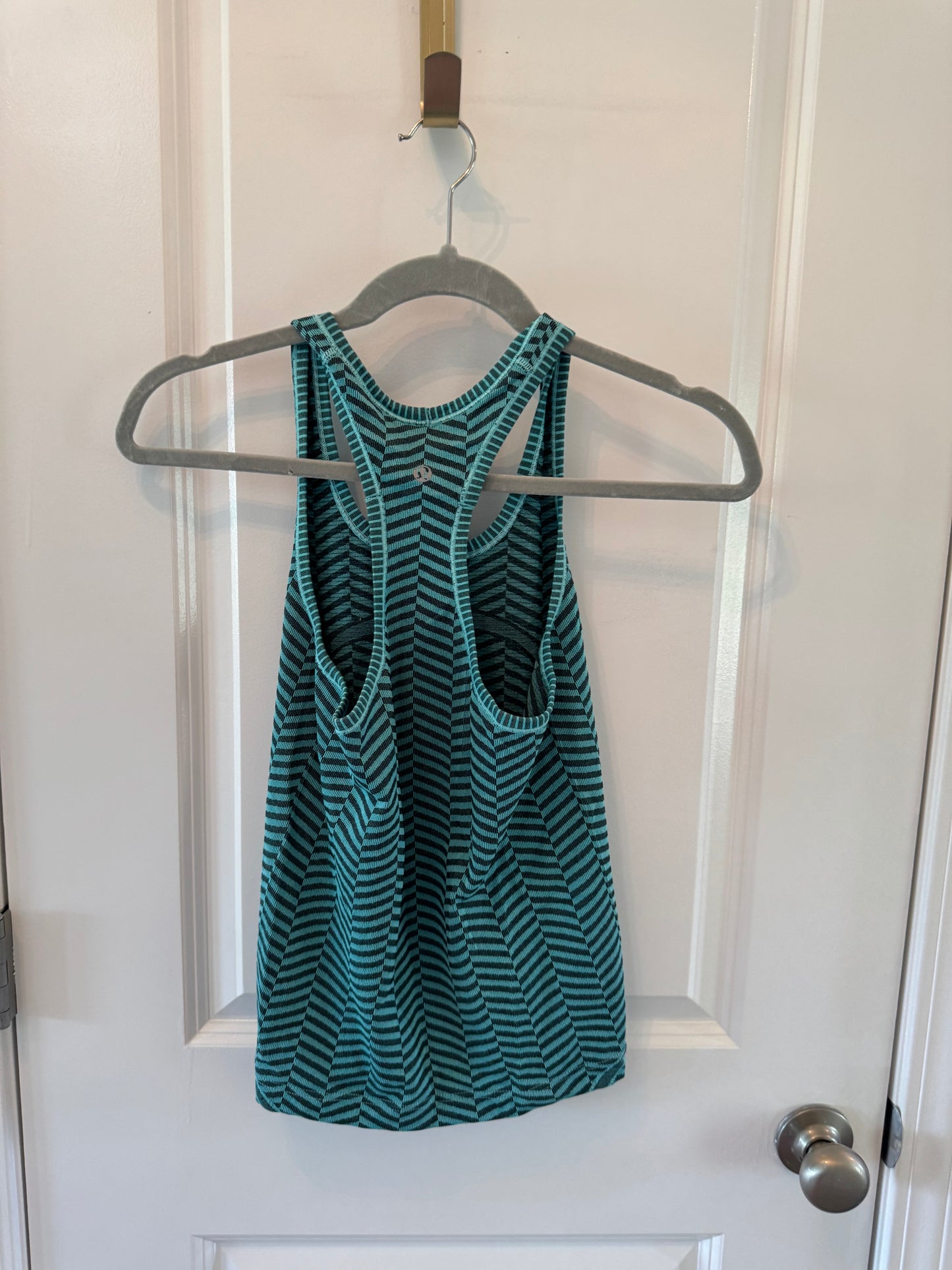 Lululemon Chevron Racerback Tank Women’s Size 4 Teal