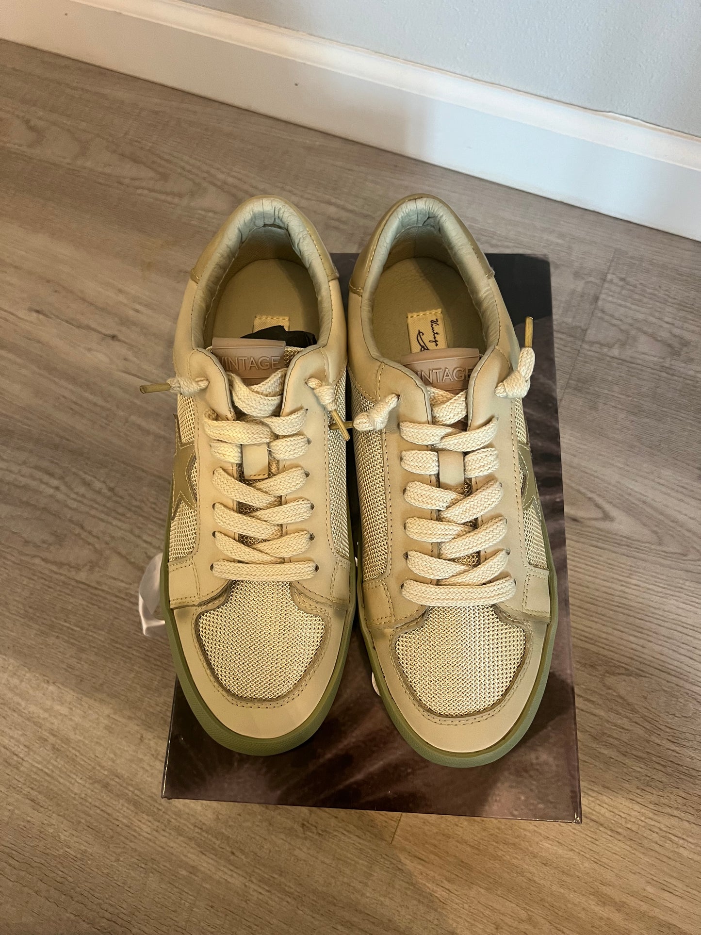 Vintage Havana VH Olive Kicks Sneakers Women's Size 8 White