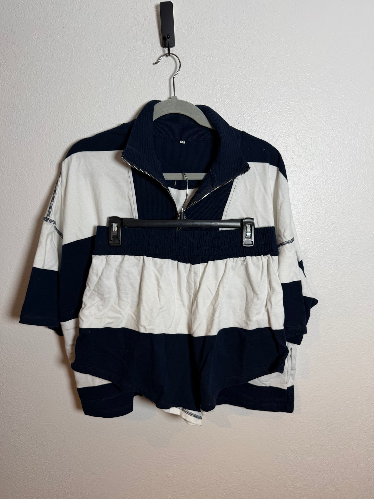 Women’s Navy & White Set Size Medium