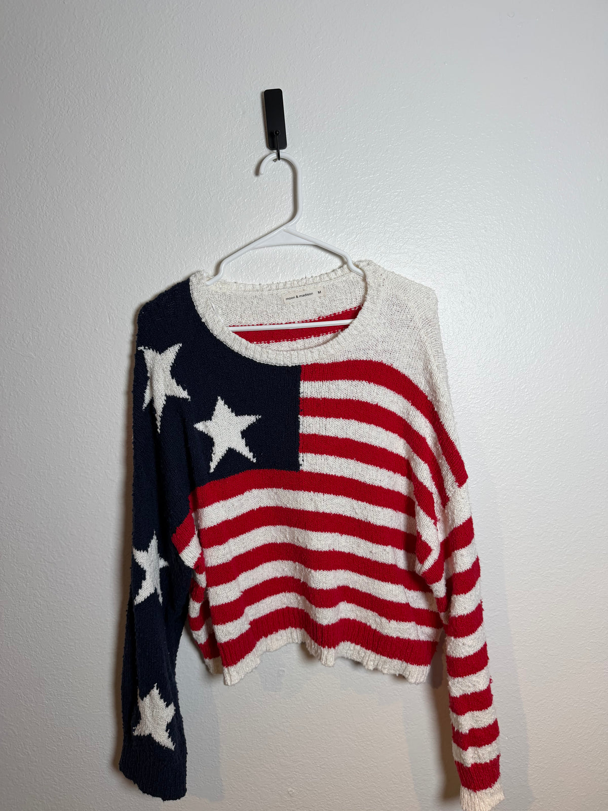 Moon & Madison Sweater Size Medium