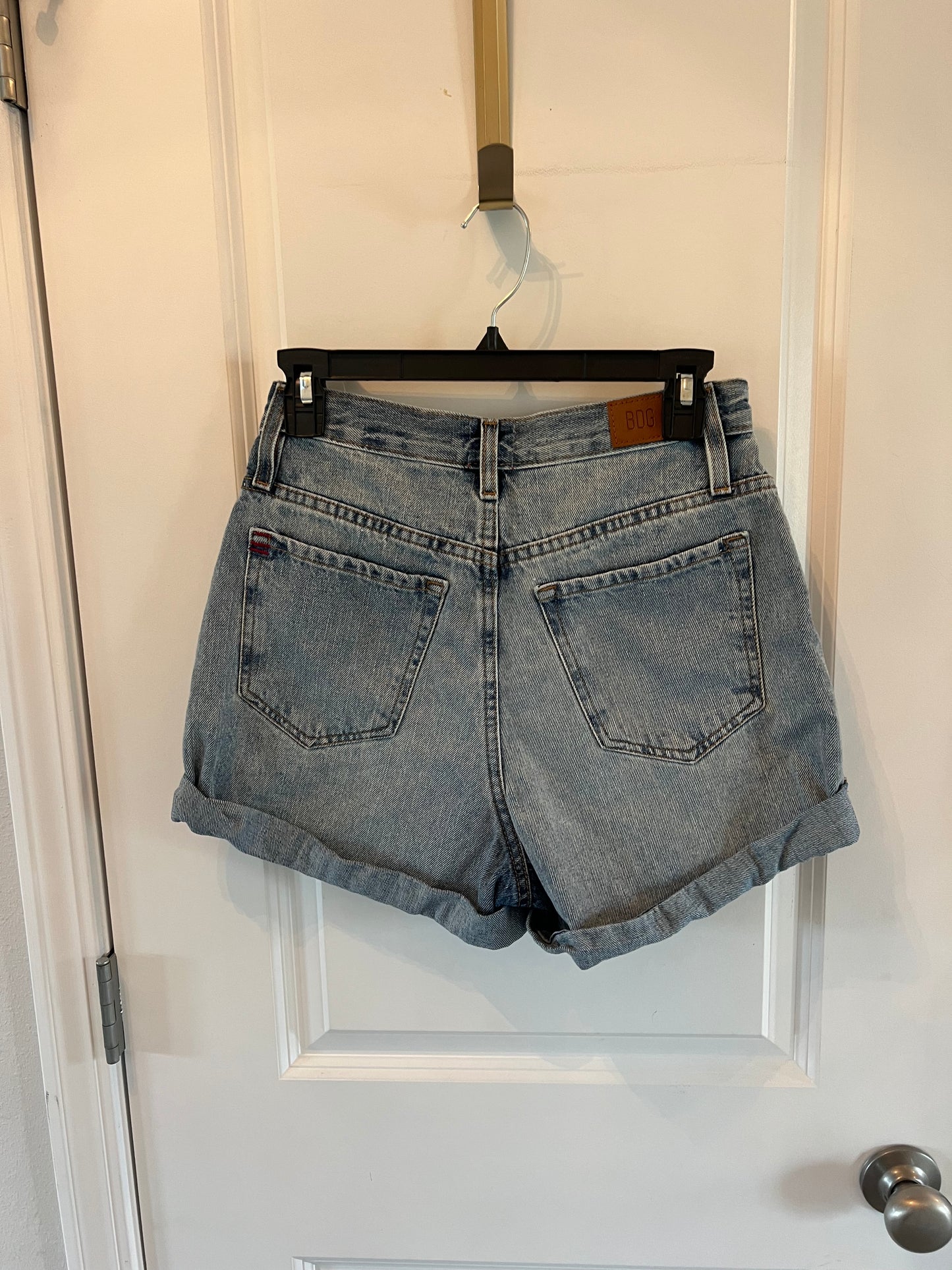 BDG Mom High Rise Cuffed Denim Shorts Women’s Size 27