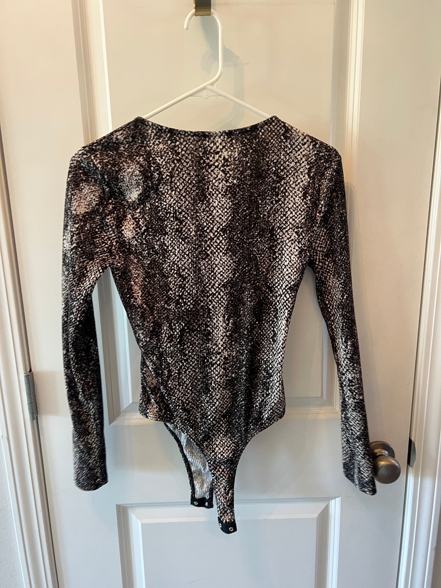 Lush Snake Print Long Sleeve Bodysuit Women’s Size Small Gray