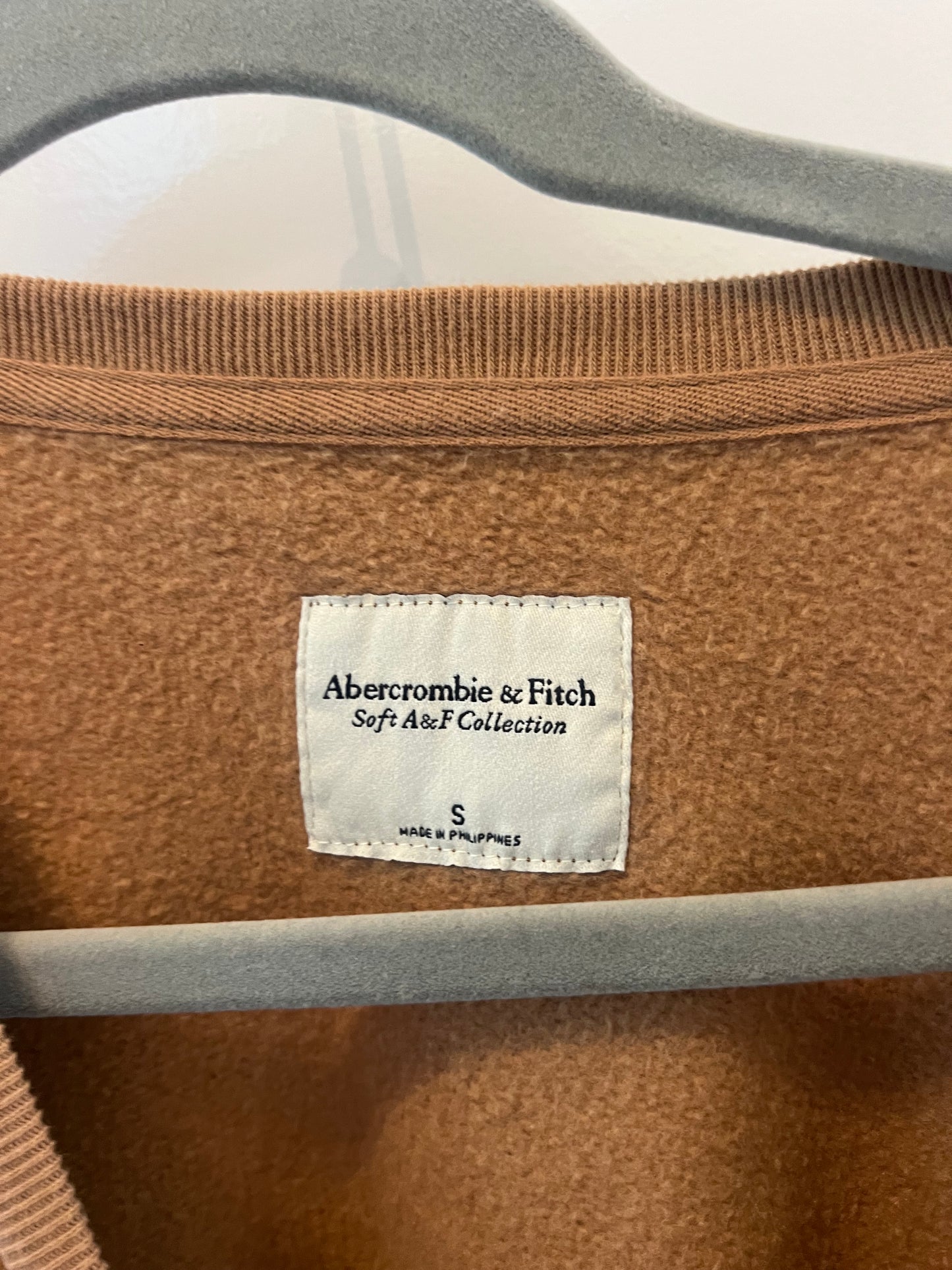 Abercrombie & Fitch Soft Collection Crewneck Sweatshirt Women’s Size Small Tan