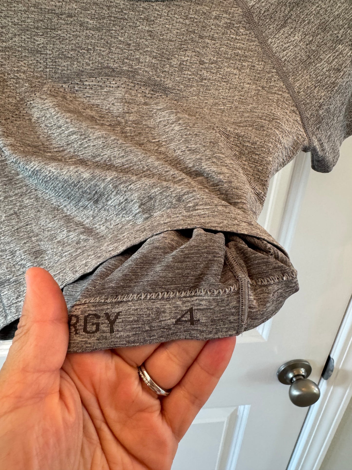 Lululemon Crop Top Women’s Size 4 Heather Gray