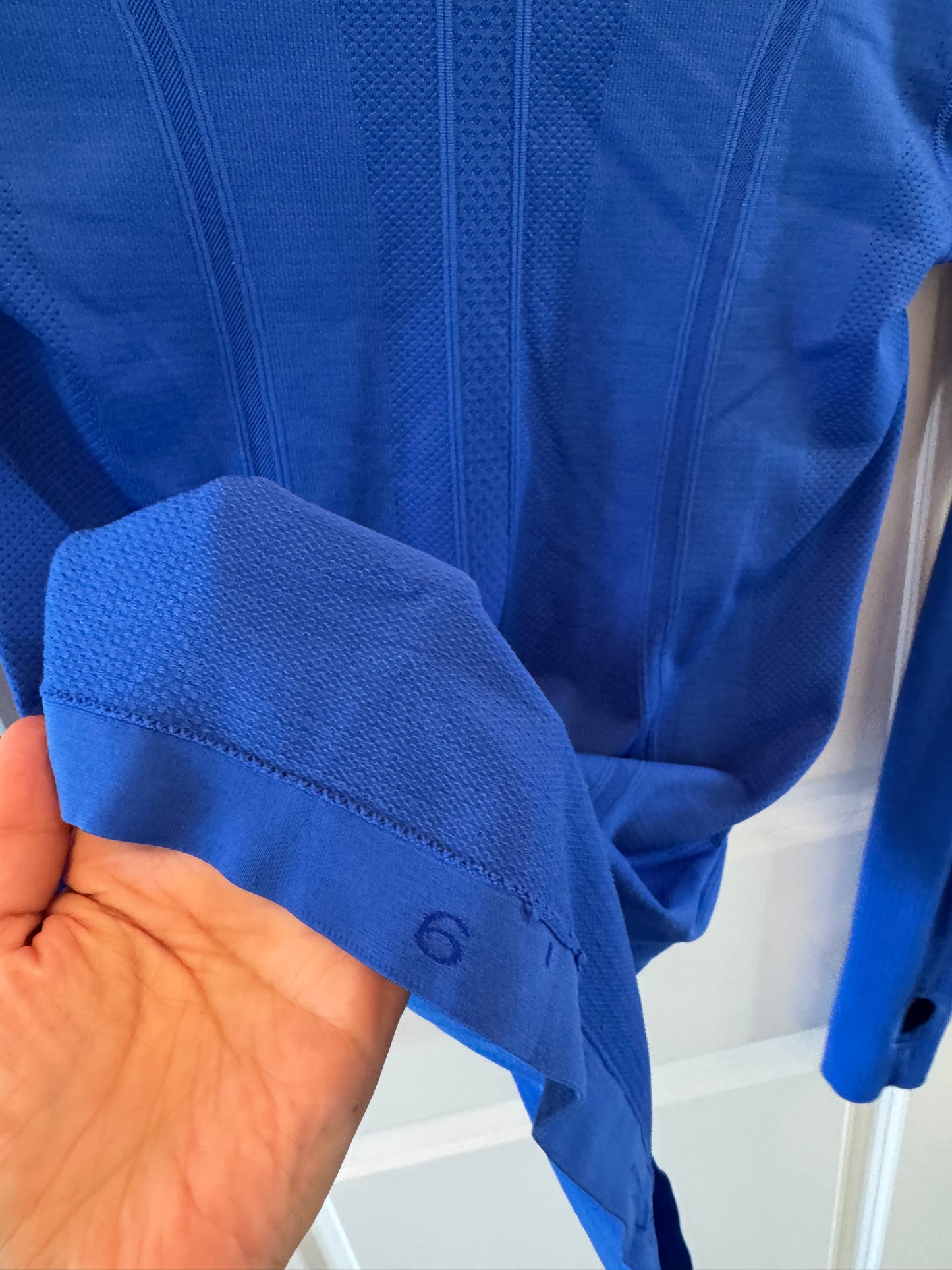 Lululemon Swiftly Long Sleeve Top Women’s Size 6 Royal Blue