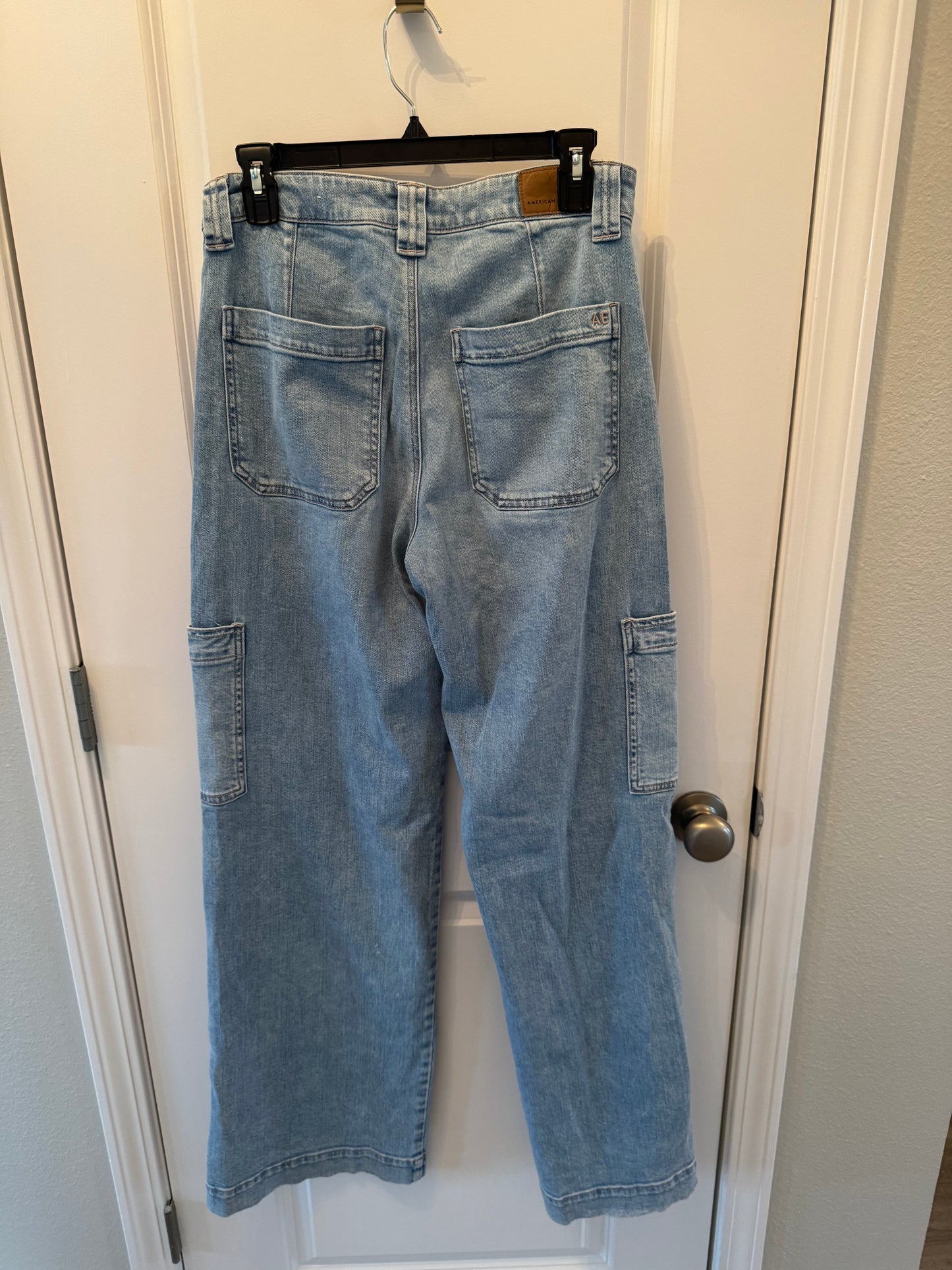 American Eagle Cargo Jeans Women’s 4 Long Light Wash