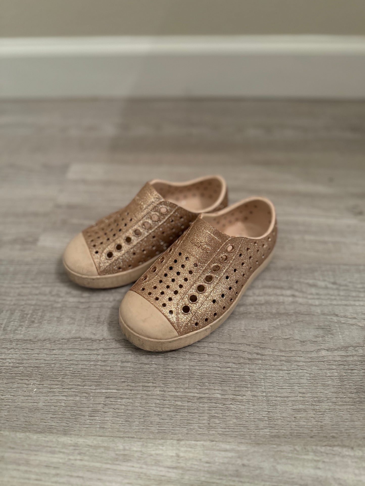 Native Jefferson Slip Ons Toddler Size 8 Metallic Gold