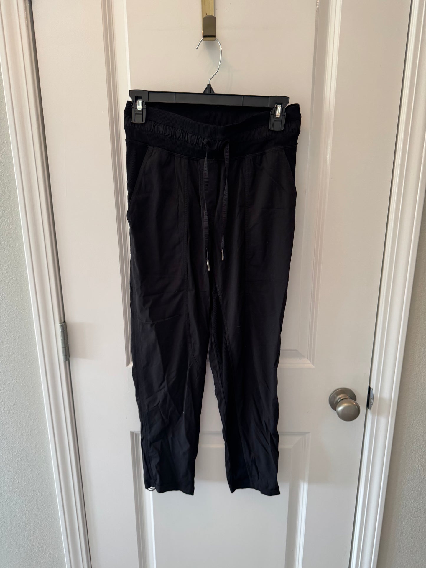 Lululemon Nylon Joggers Women’s Size 4 Black