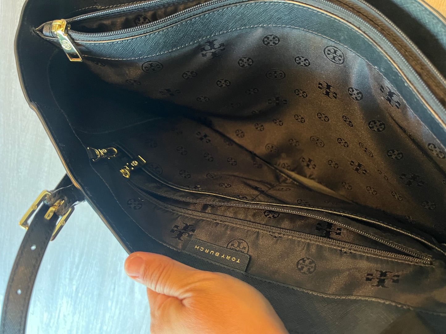 Tory Burch The Robinson Tote Black