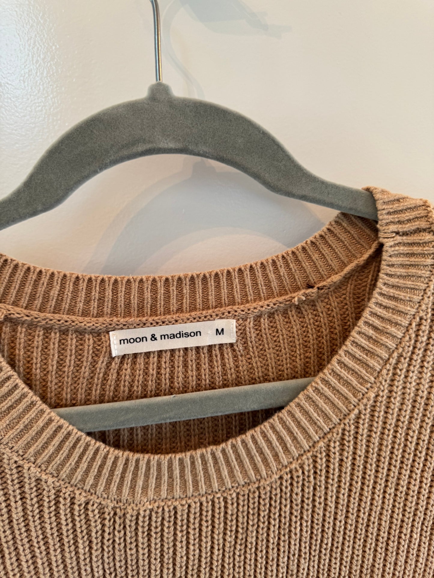Moon & Madison Sweater Top Size Medium