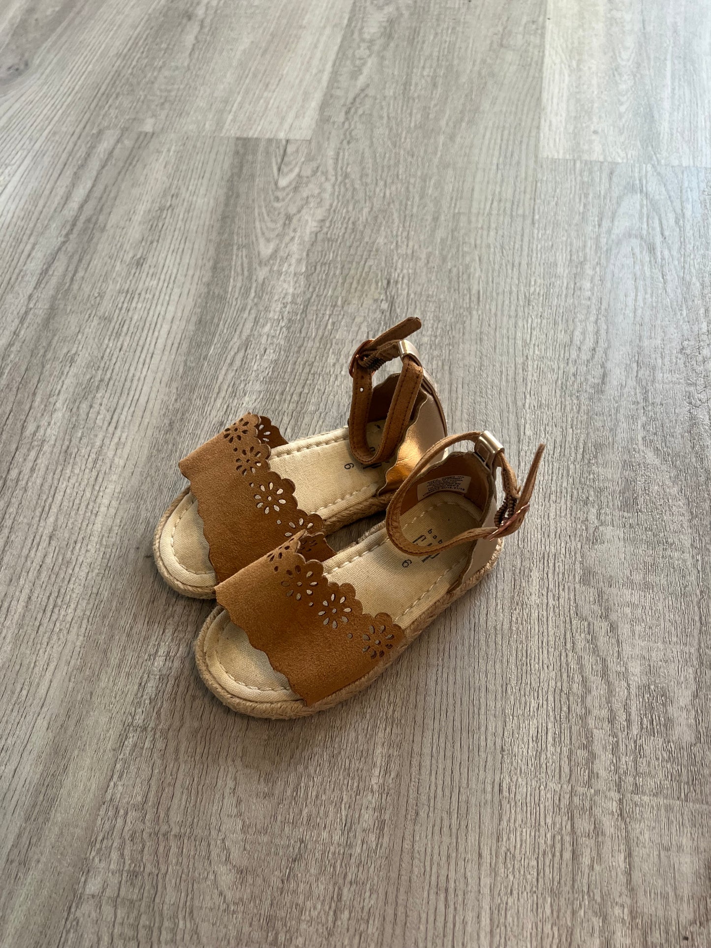 Toddler Girl Gap Sandals Size 6