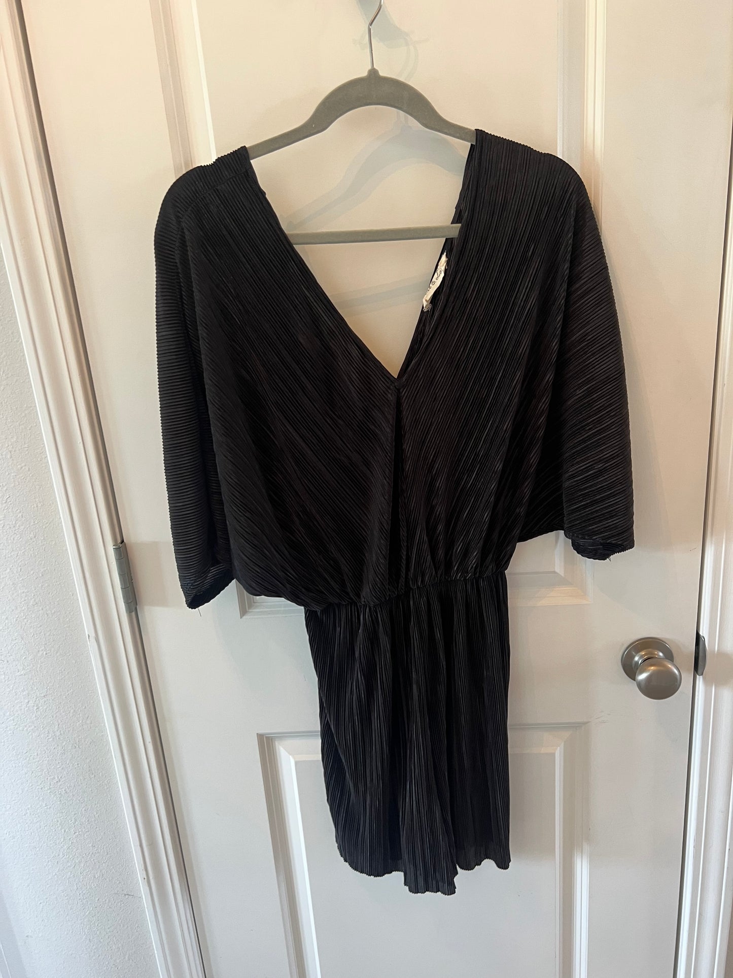 Vine & Love Pleated Romper Women’s Size Medium Black