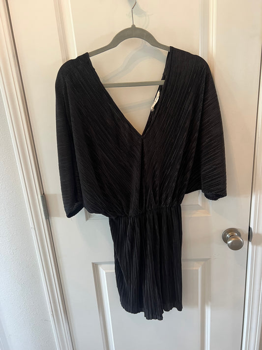 Vine & Love Pleated Romper Women’s Size Medium Black