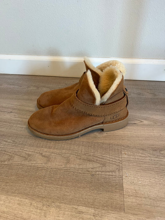 Ugg McKay Boot Women’s Size 8 Chestnut
