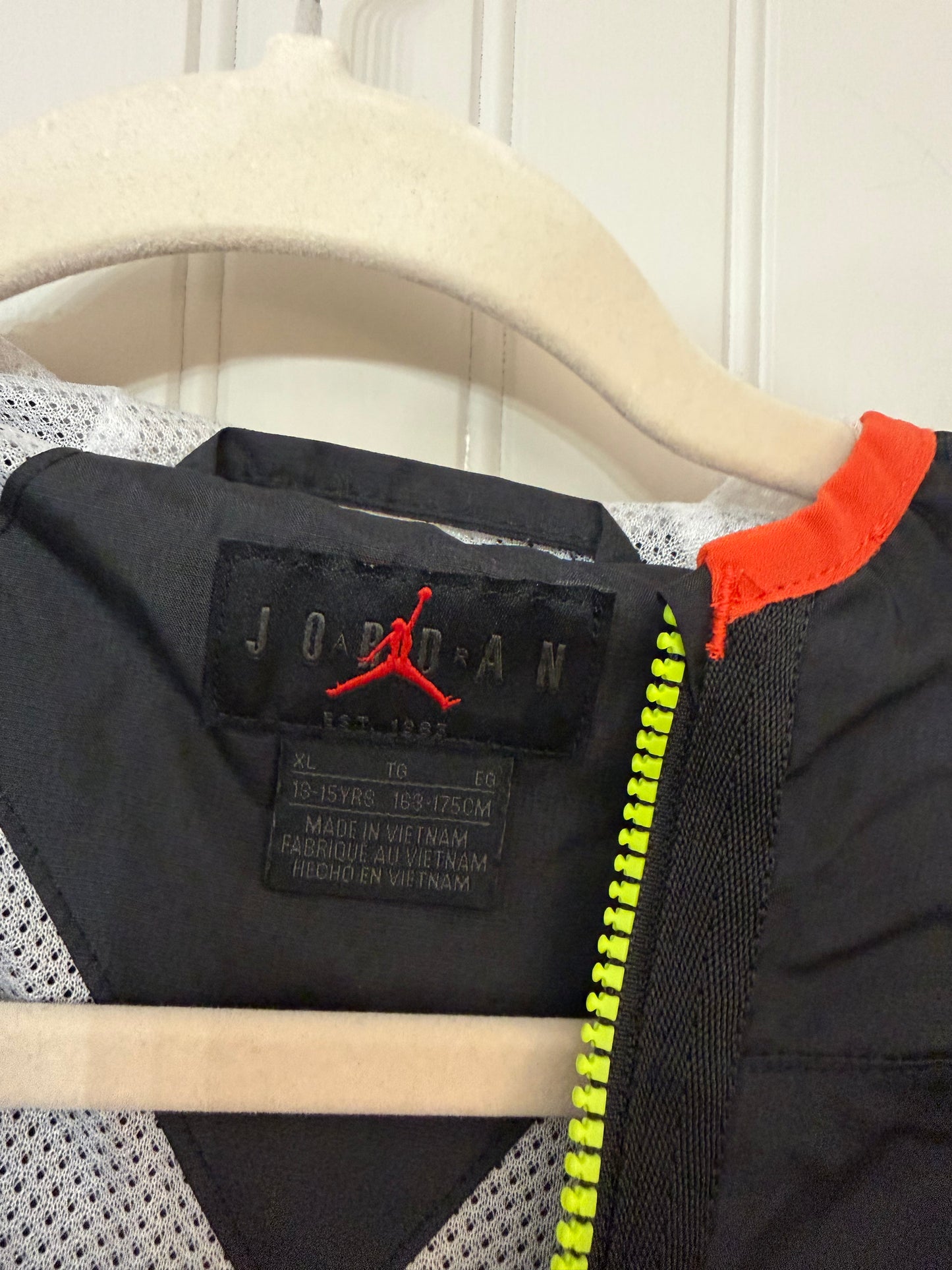 Jordan Windbreaker Hooded Jacket Youth Size XL Black