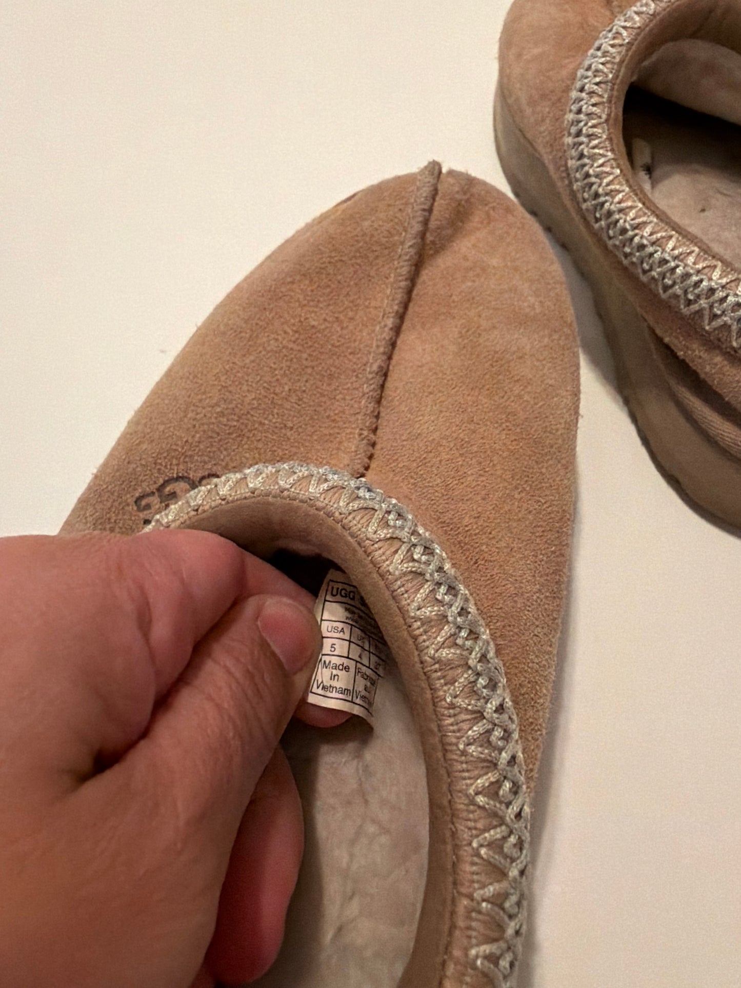 Ugg slippers size youth 5