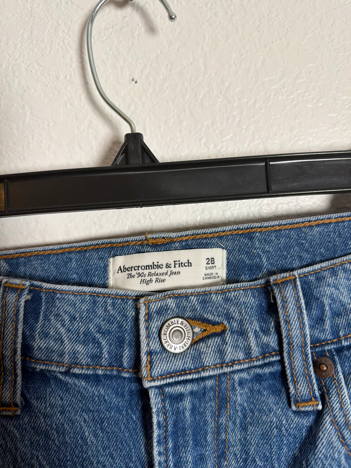 Abercrombie 90s HighRise Jeans Size 28 short