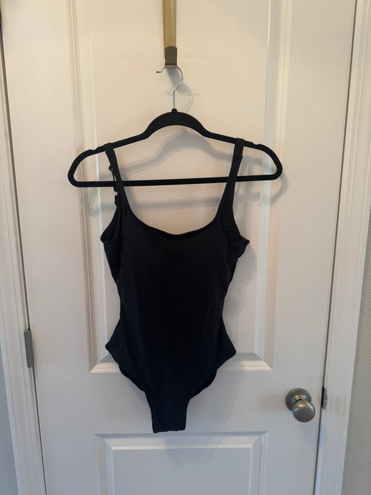 Scoop Neck Swimsuit Women’s Small Black