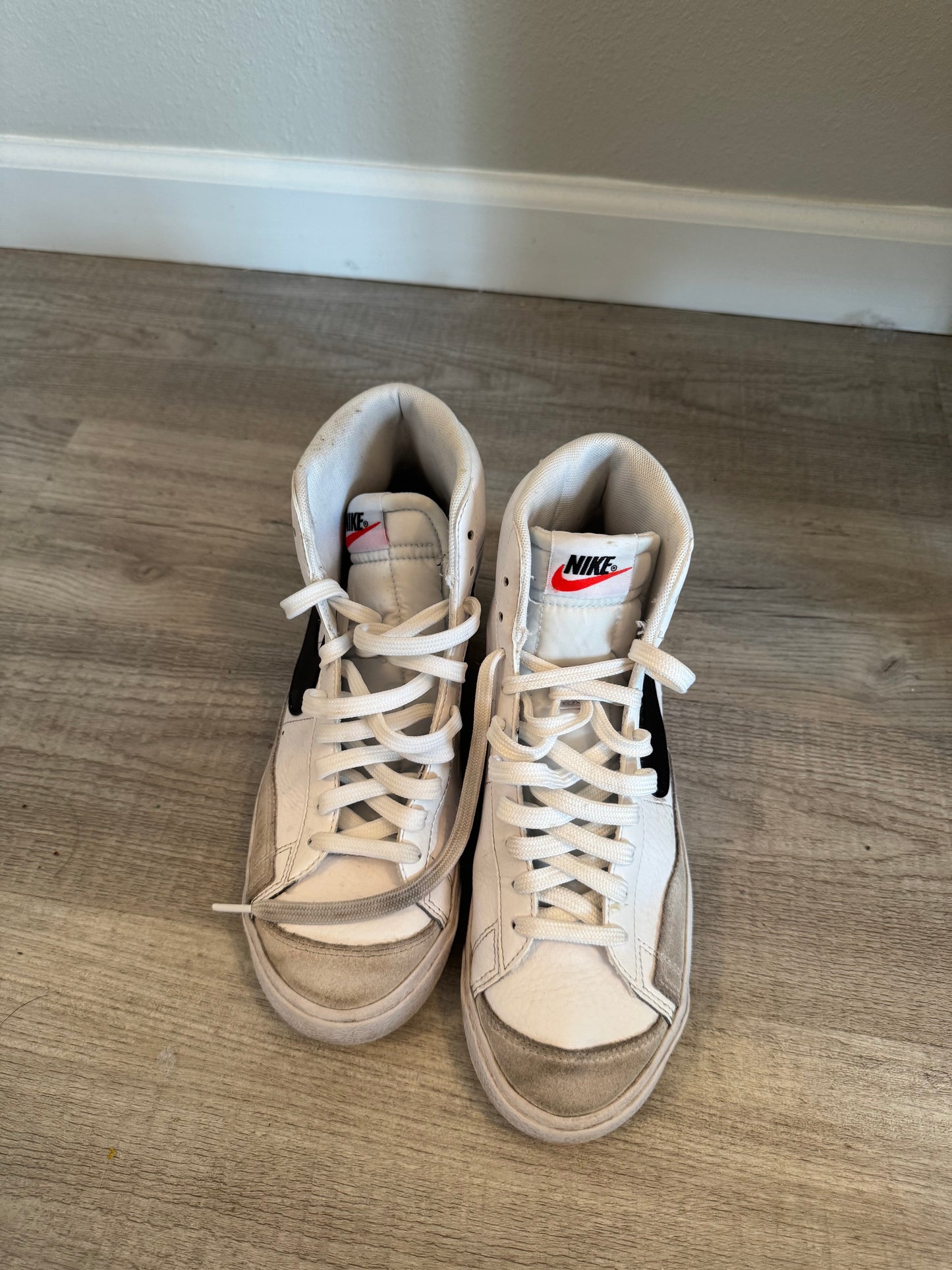Nike Blazer Mid '77 Vintage Big Kids Size 7 (Men’s Size 7) White