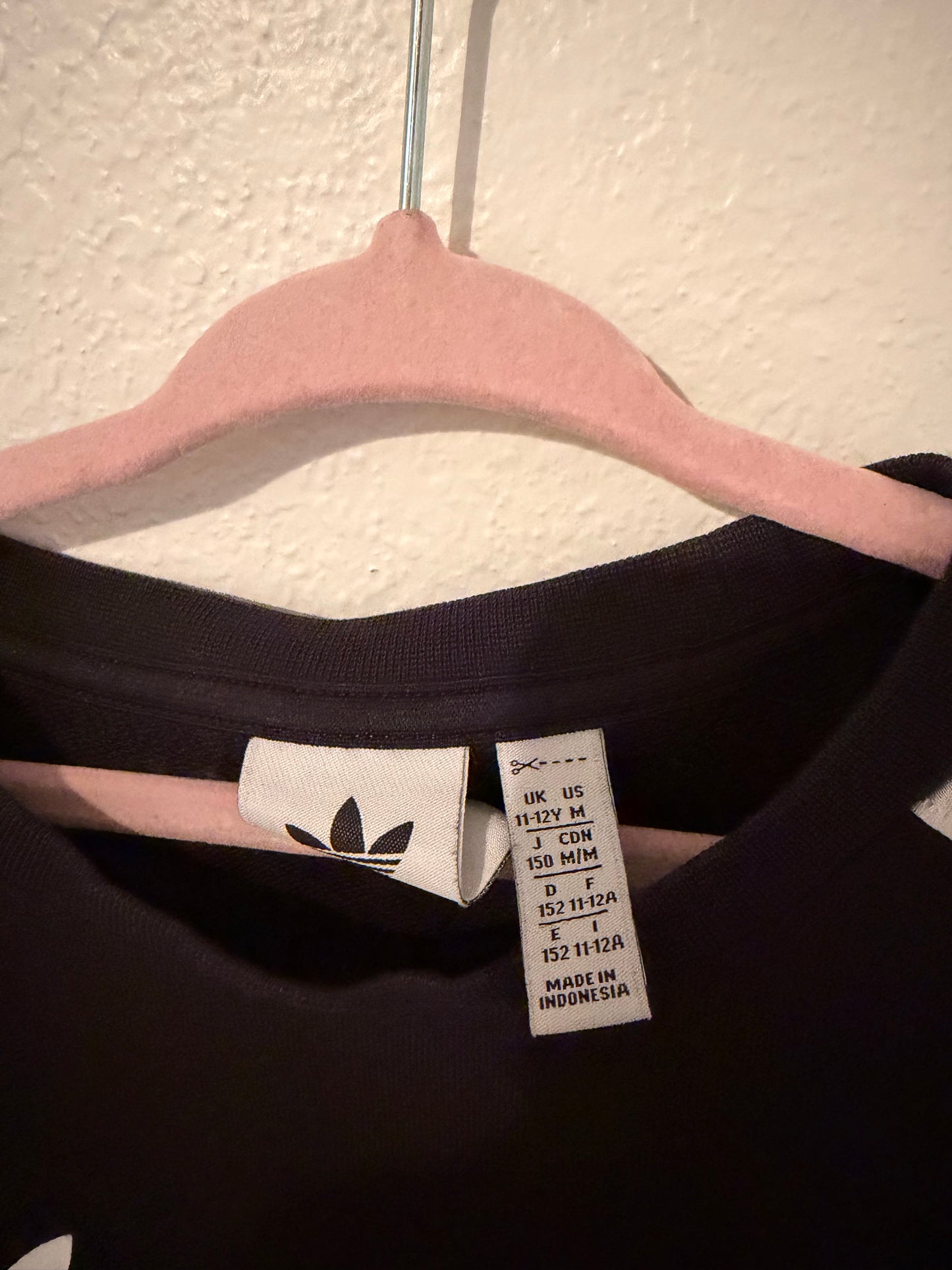 Adidas youth sweatshirt size medium