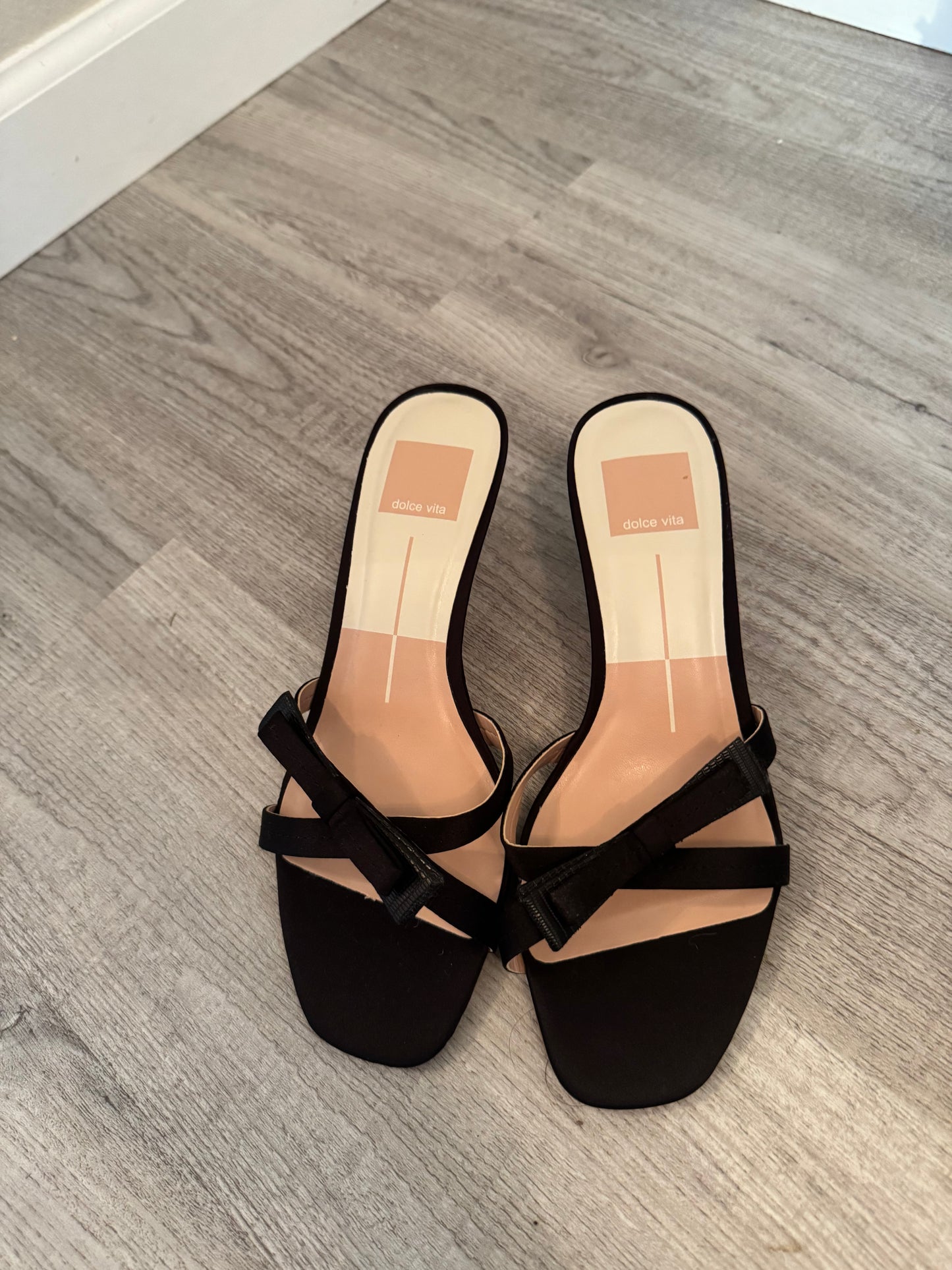 Dolce Vita Terisa Onyx Satin Heels Women’s Size 6.5 Black