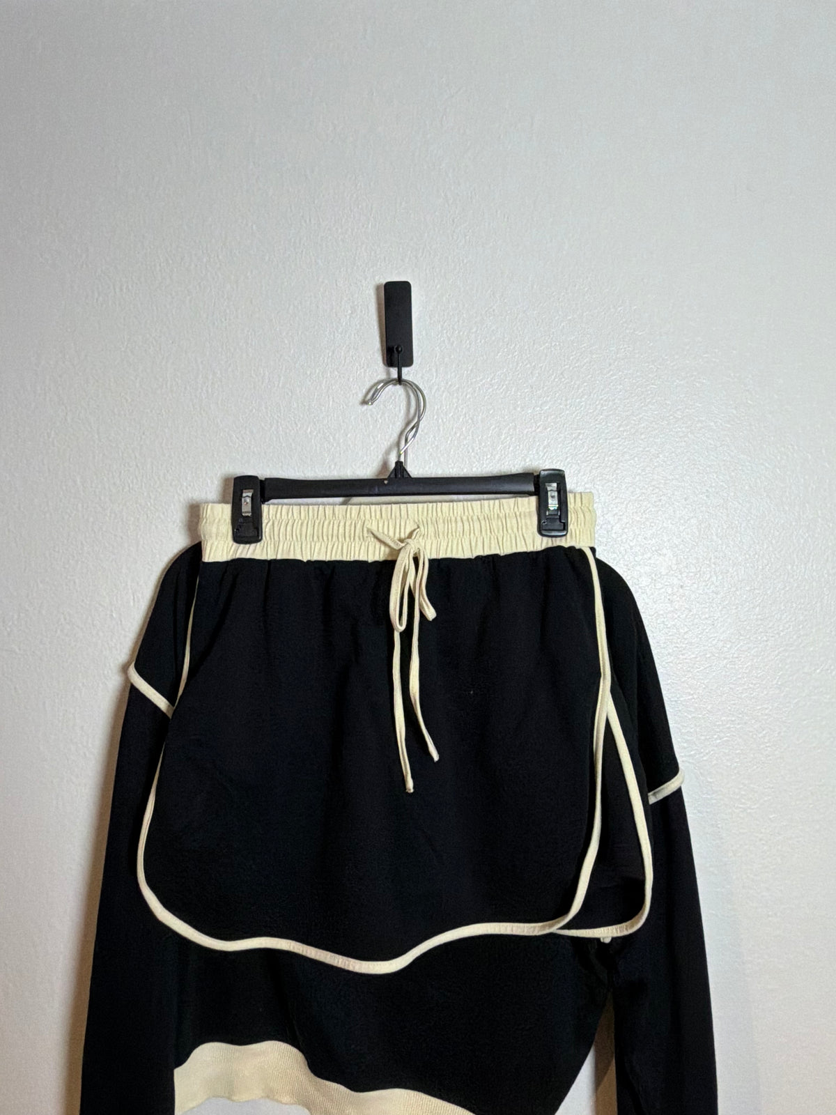 Women’s Black & Cream Set Size Medium