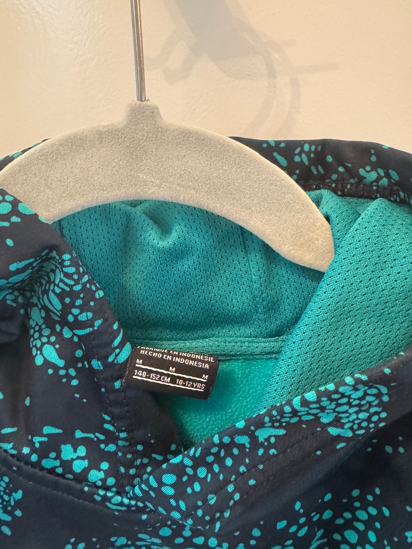 Nike Graphic Hoodie Youth Size Medium Teal