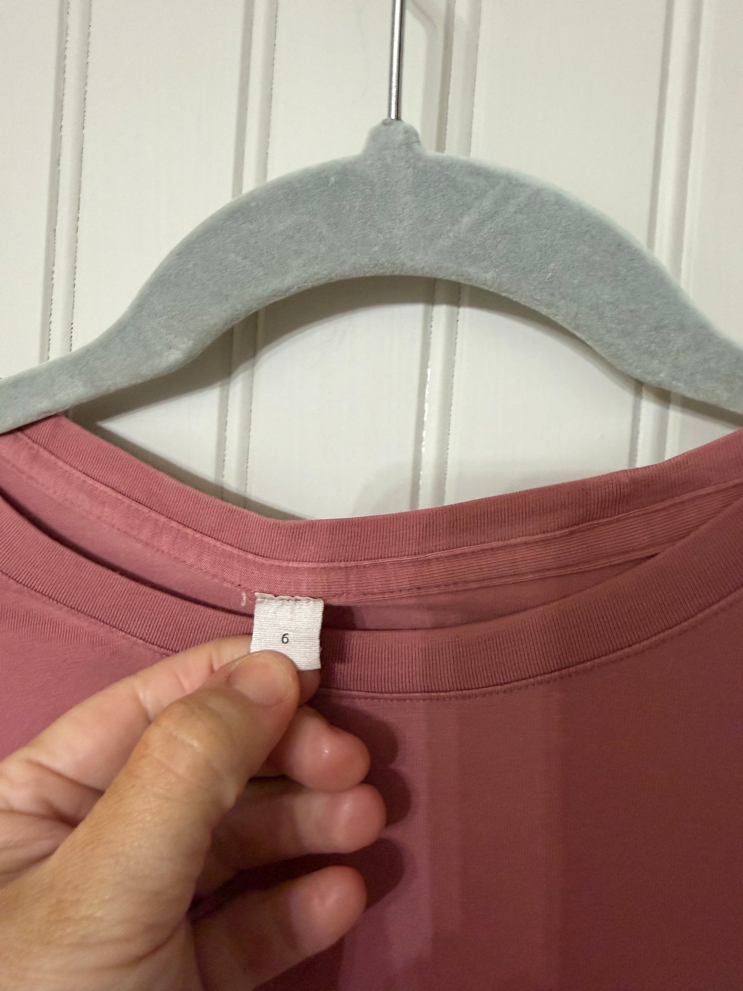 Lululemon Tee Women’s Size 6