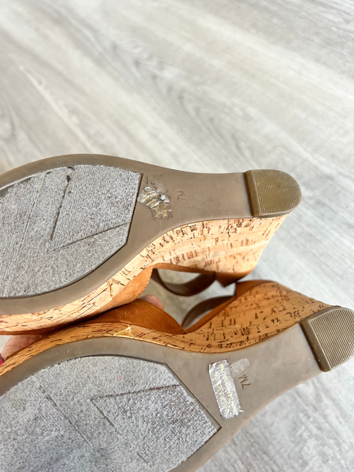 Marc Fisher Hillory Wedge Sandal Women's Size 7 Tan