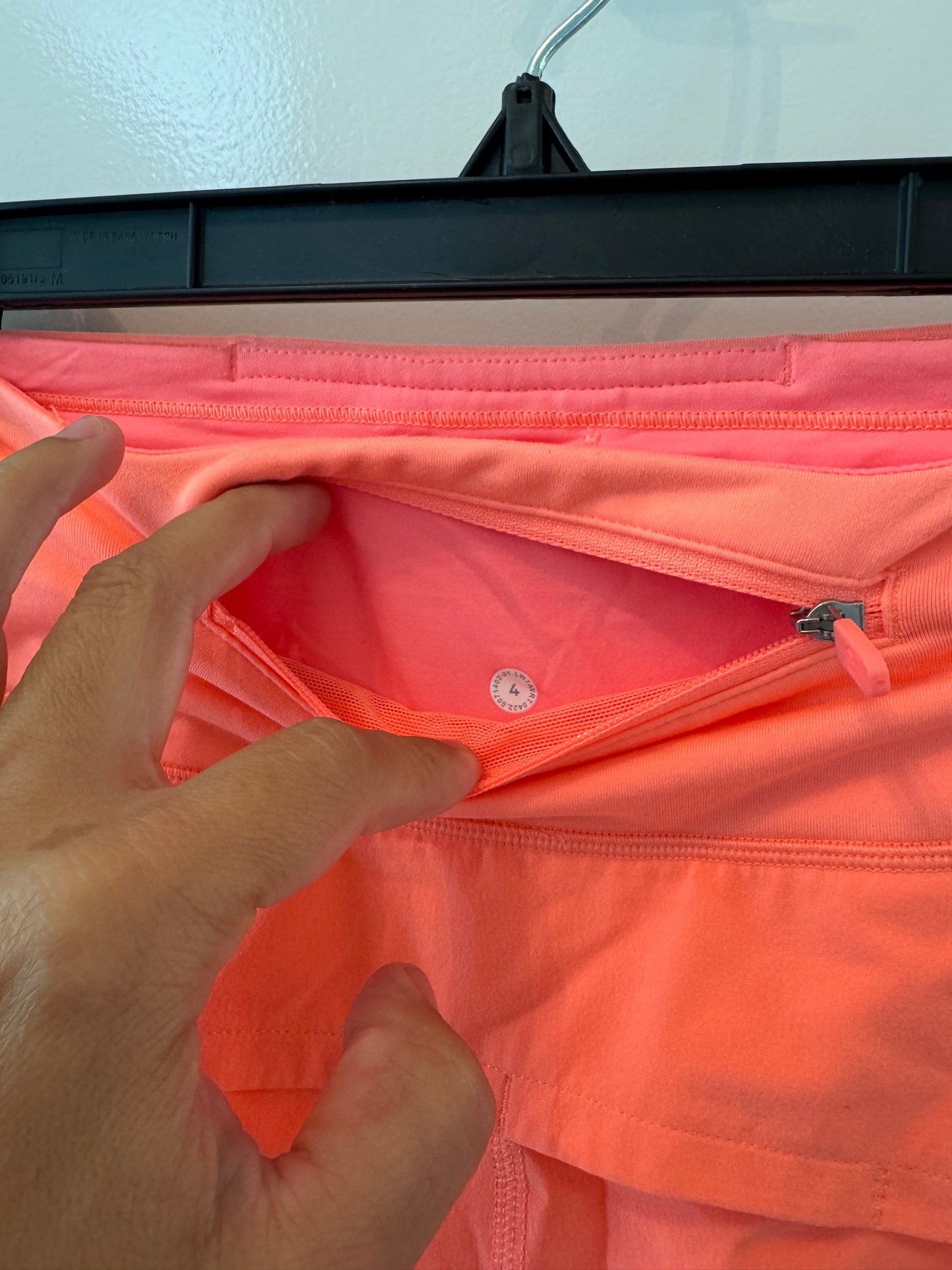 Lululemon Active Shorts Women’s Size 4 Neon Coral