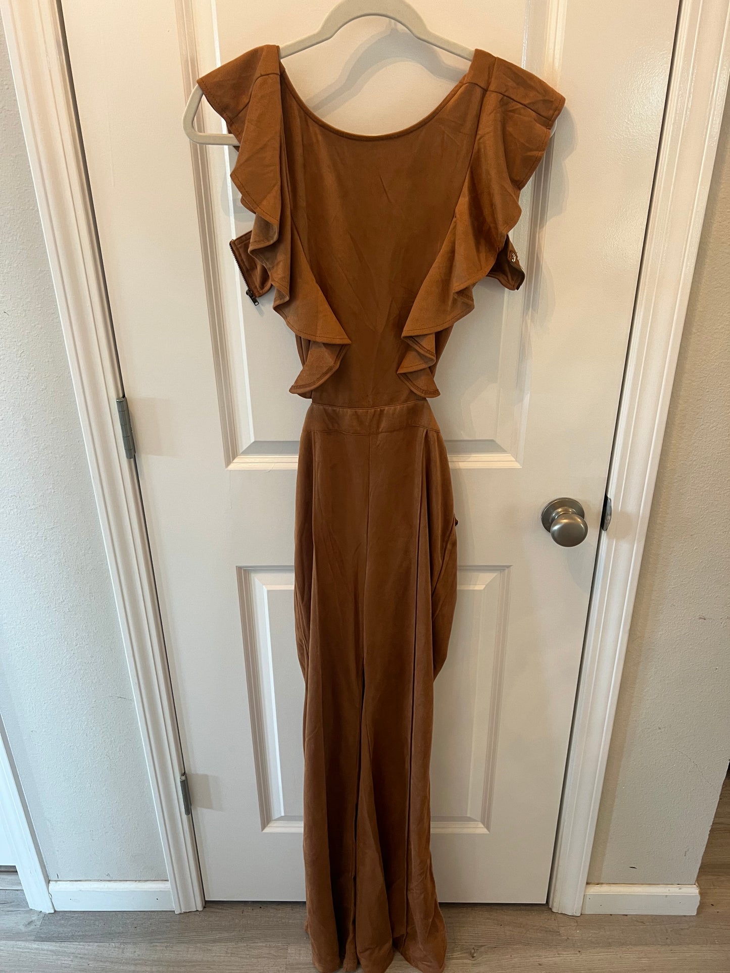 Ruffle Wide Leg Jumpsuit w Open Back Women’s Size Small Camel Brown NWT