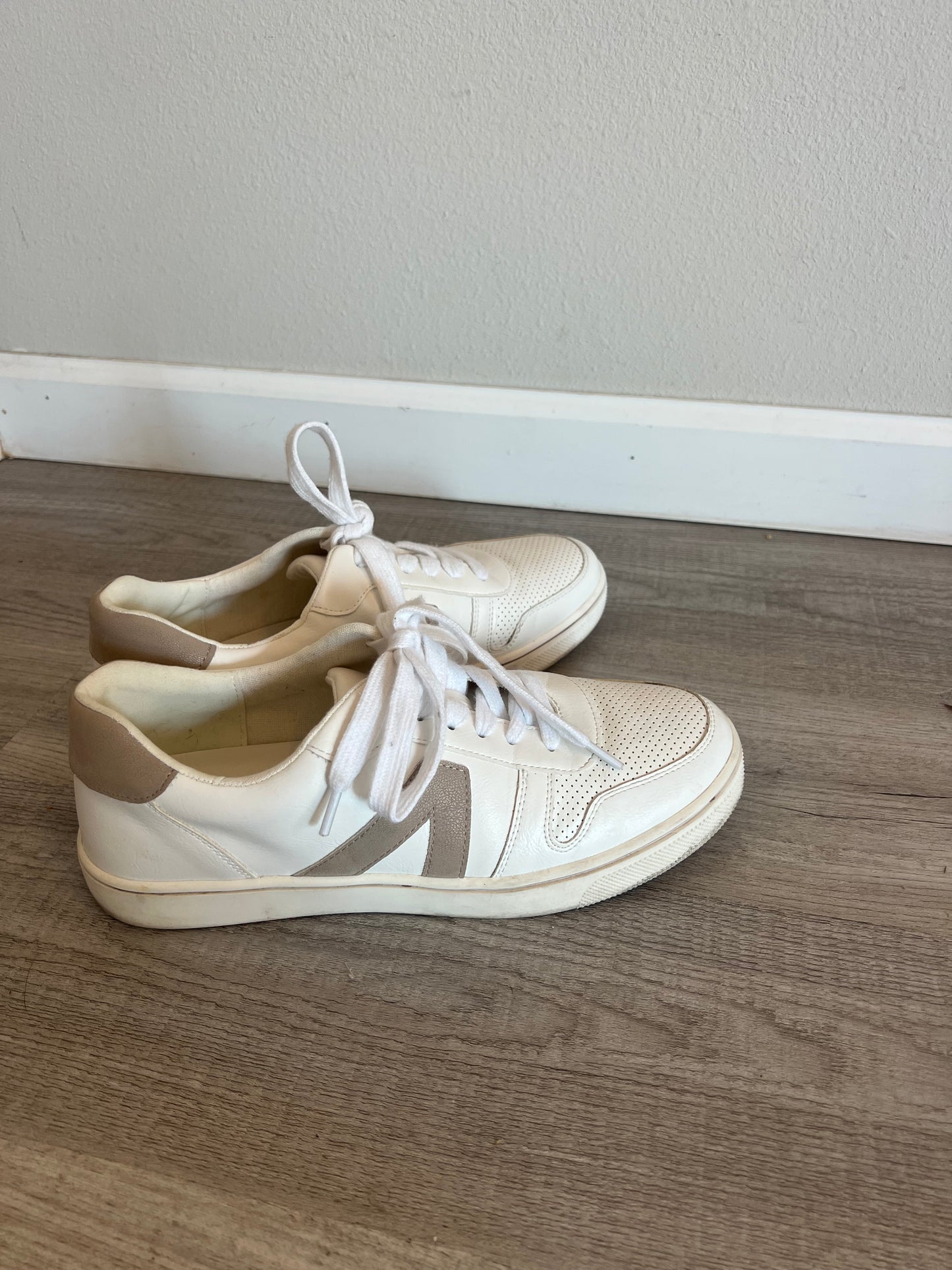 Mia Krew Sneakers Women’s Size 9.5 White Taupe