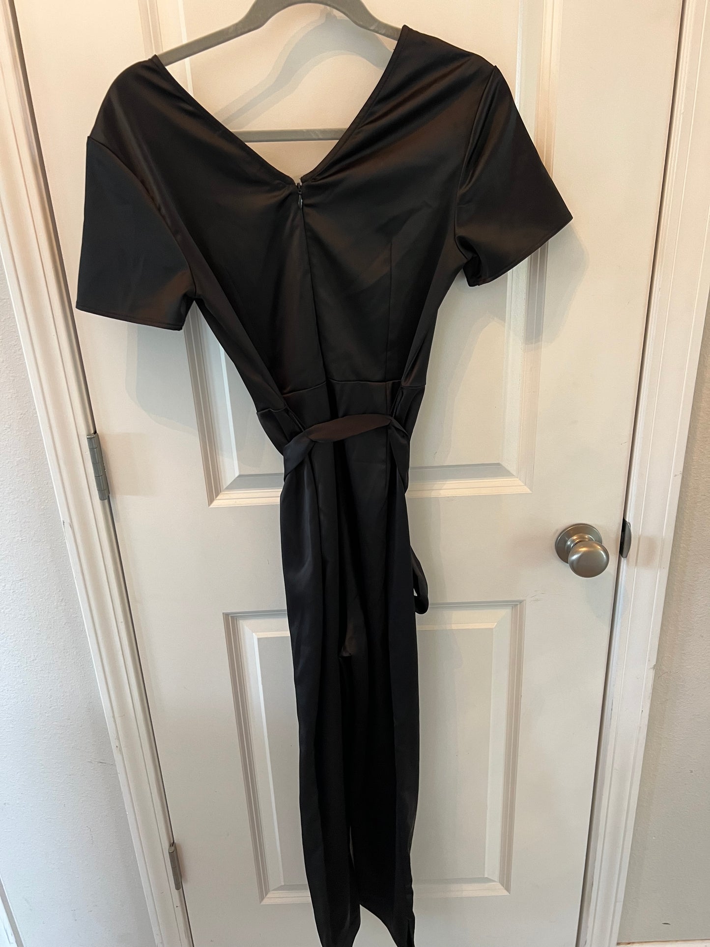 VNeck Belted Jumpsuit Women’s Size 4 Black