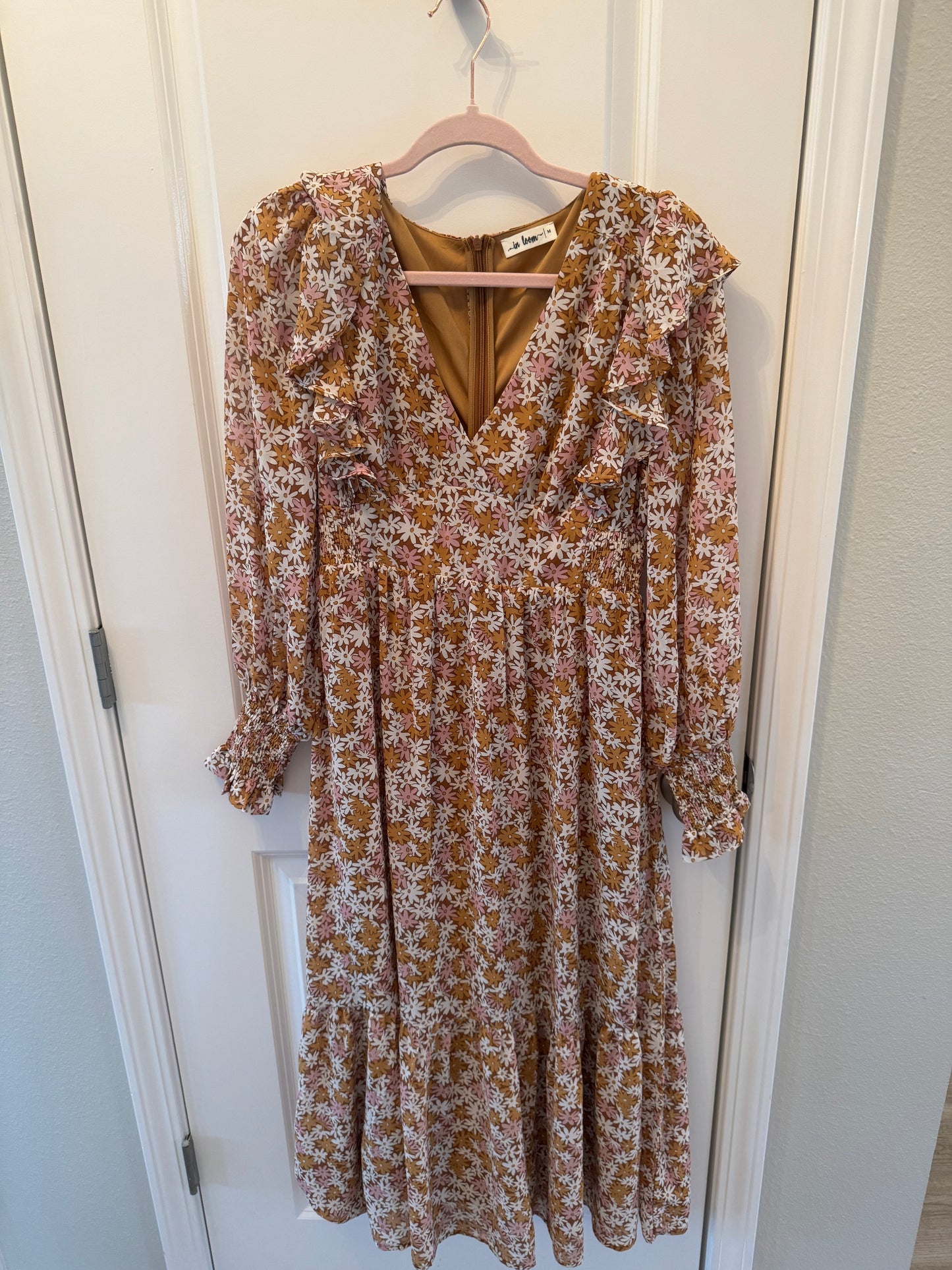 In Bloom Floral Midi Dress Women’s Medium Tan