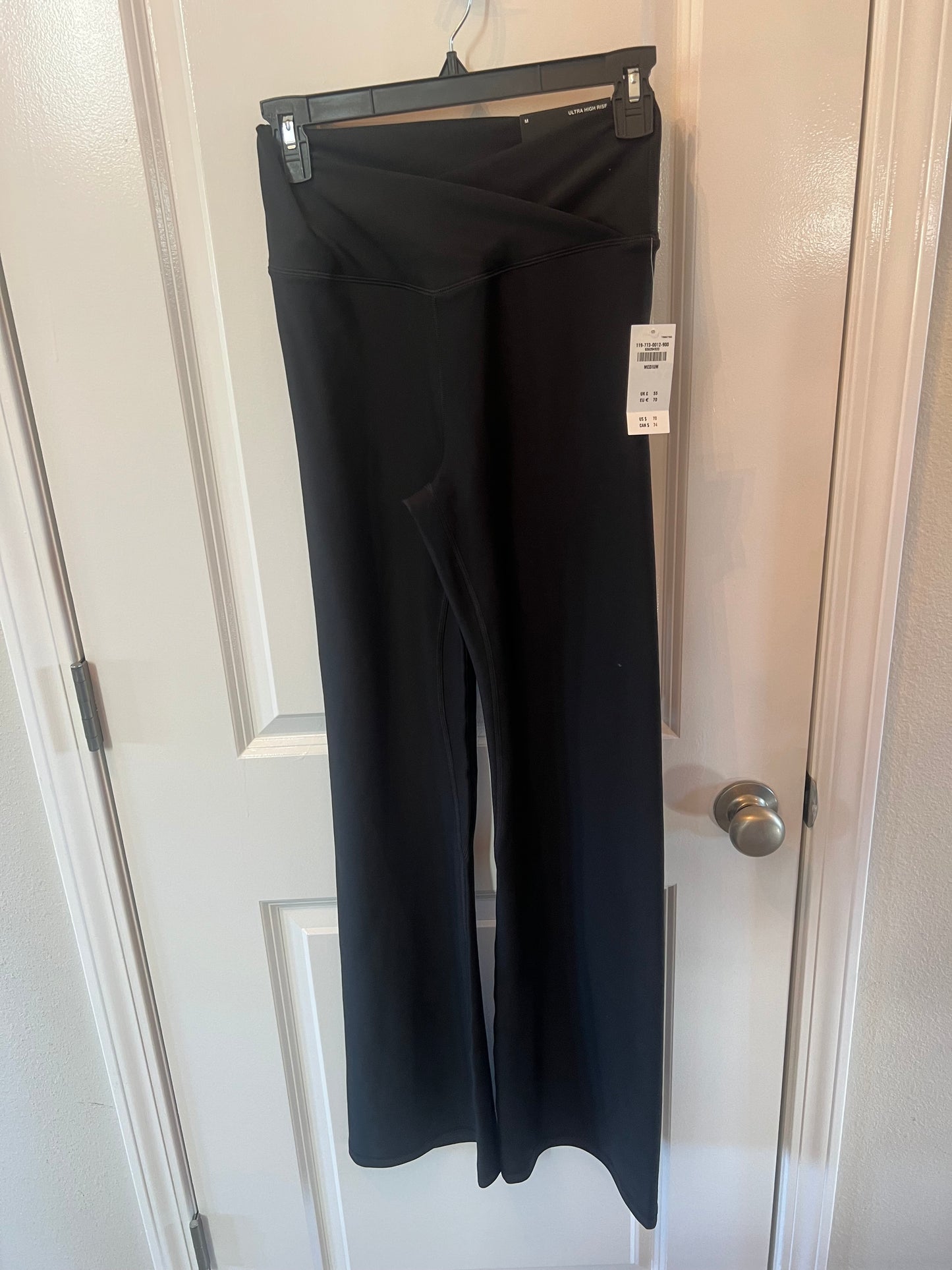 Abercrombie Flare Yoga Pants Women’s Size Medium 8-10 Black