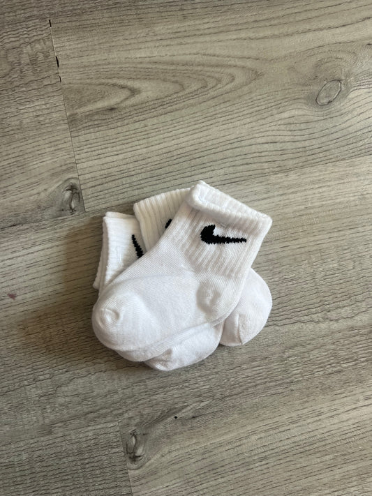 Pack of 3 Nike socks fit size toddler 4/5 shoe