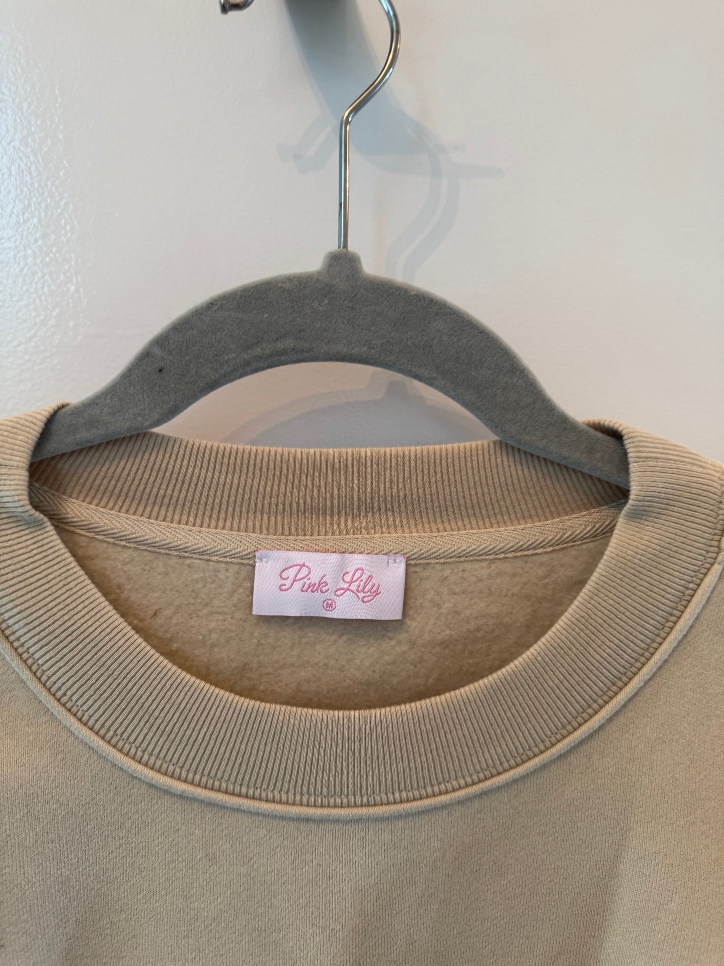 Pink Lily Halloween Graphic Sweatshirt Women’s Medium