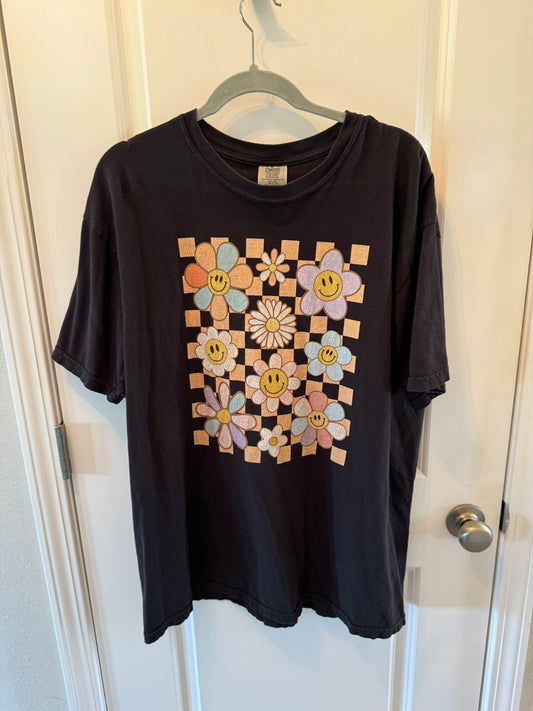 Women’s Graphic Smiley Tee Size XL