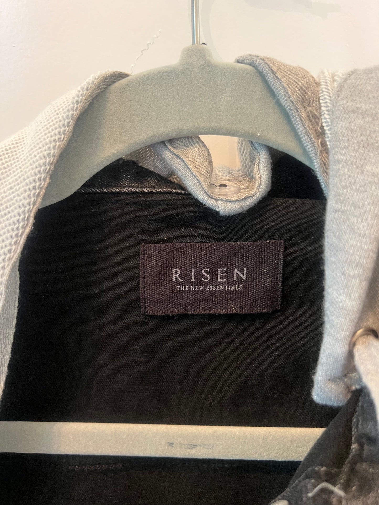 Risen Distressed Vintage Raw Hem Jean Jacket w Detachable Hood Women’s Size Large Black
