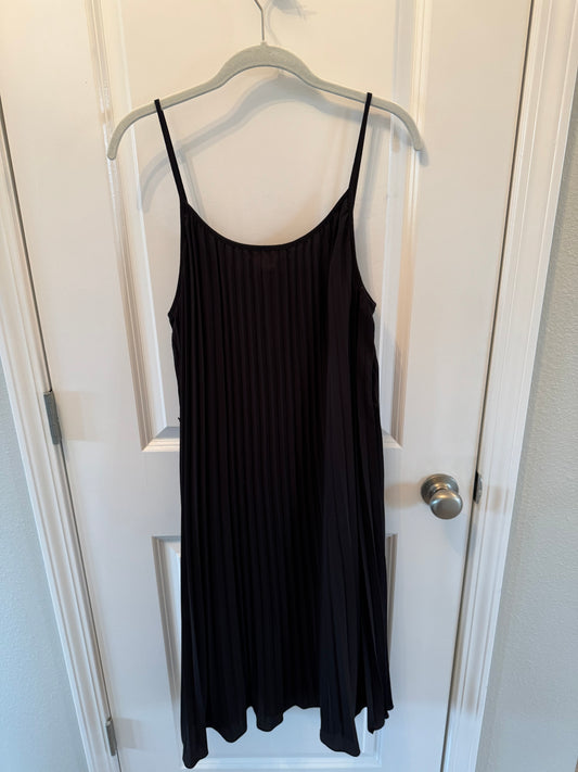 H&M Pleated Midi Dress Women’s Medium Black