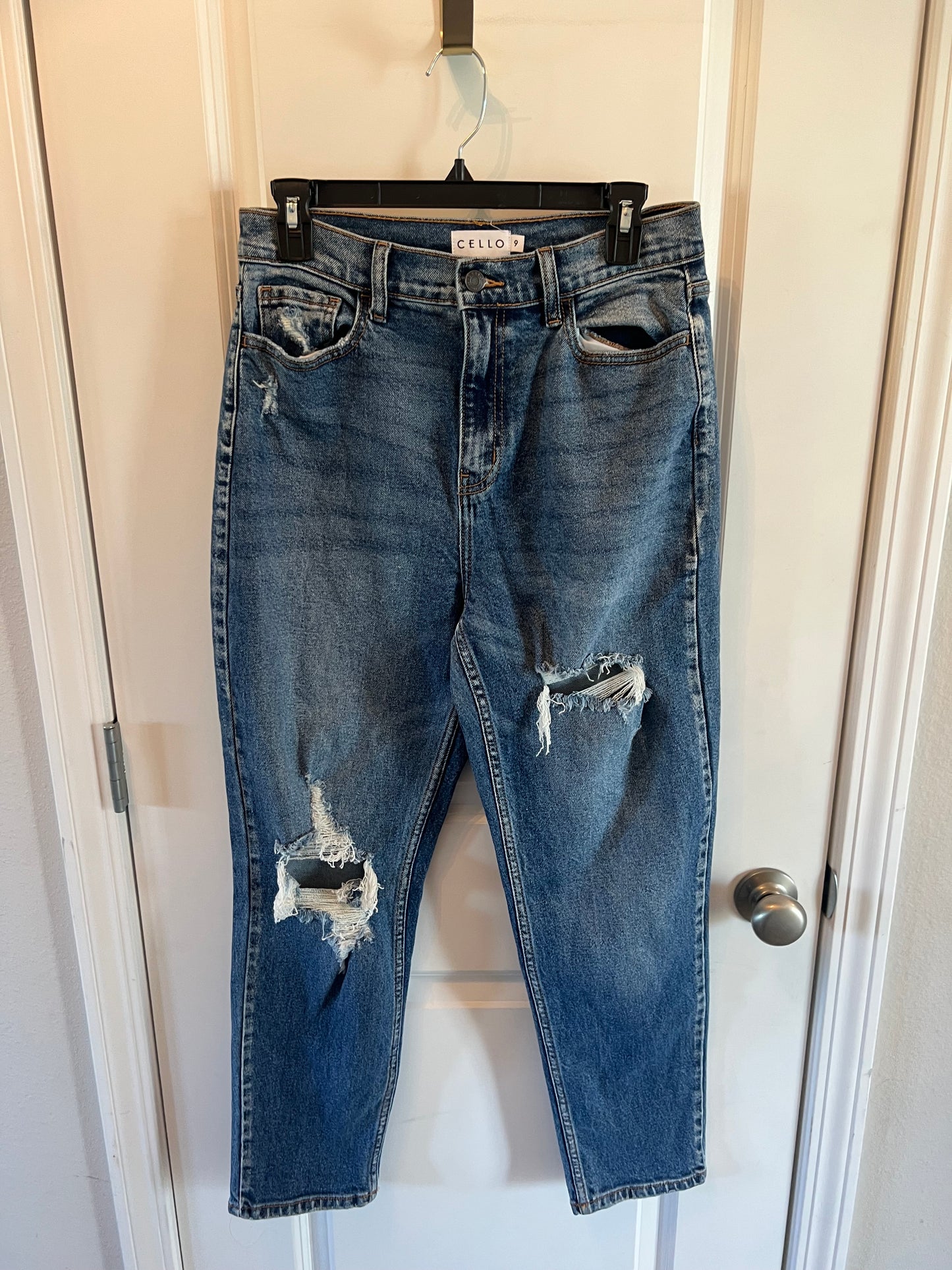 Cello Distressed Jeans Jr’s Size 9 (Women’s Size 8)