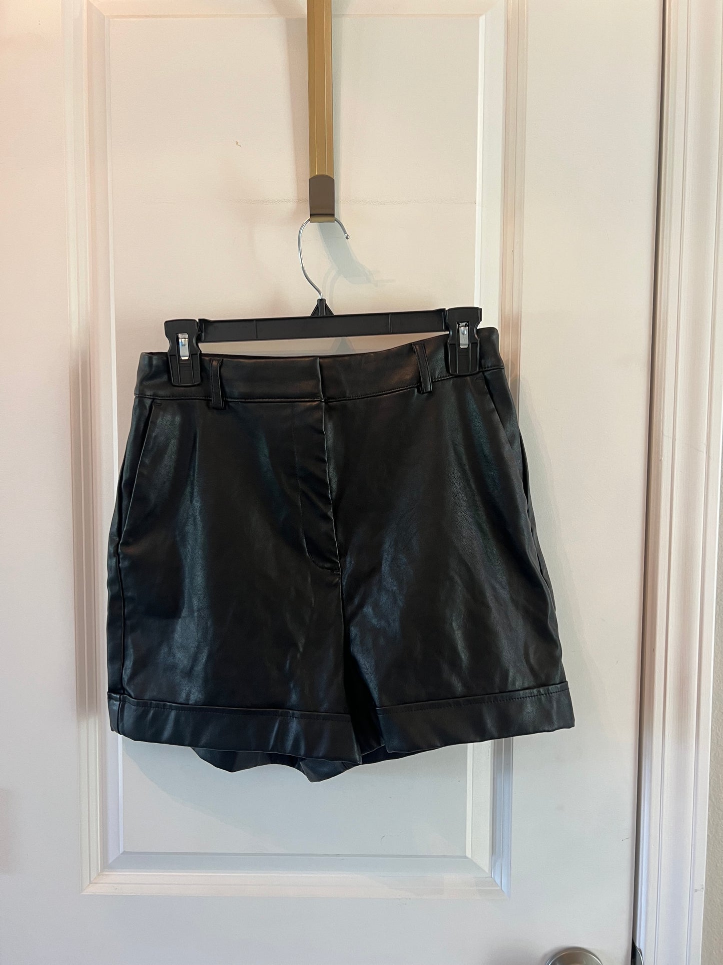 Express Faux Leather Shortie Extreme High Rise Women’s Size 6 Black